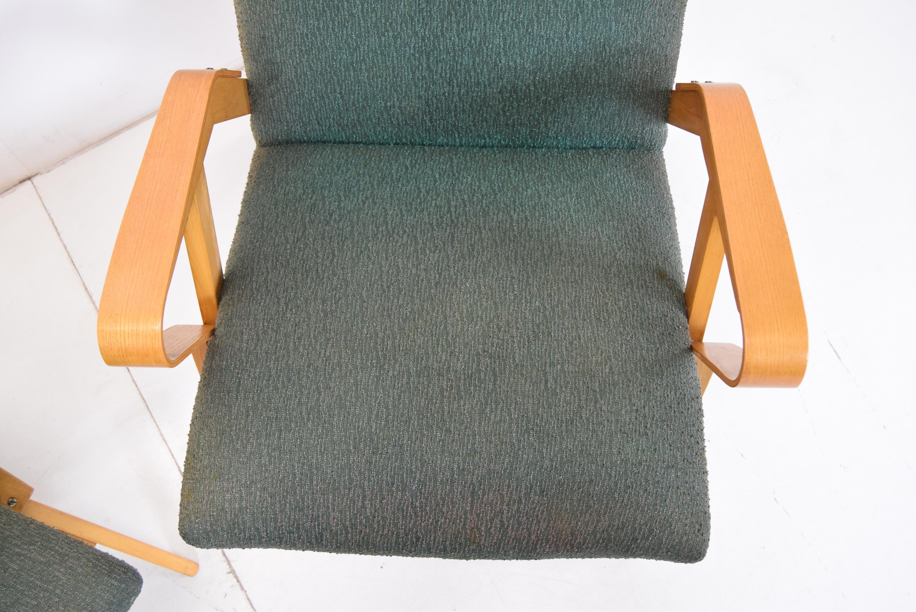 Fabric Pair of mid-century Bentwood Armchairs by Frantisek Jirak for Tatra, 1960's. For Sale