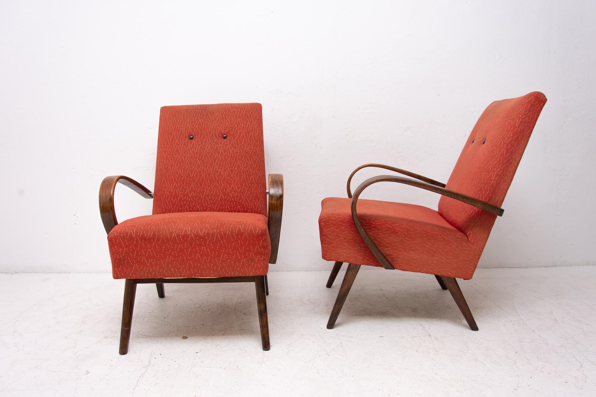 Fabric Pair of Midcentury Bentwood Armchairs by Jaroslav Šmídek, 1960s