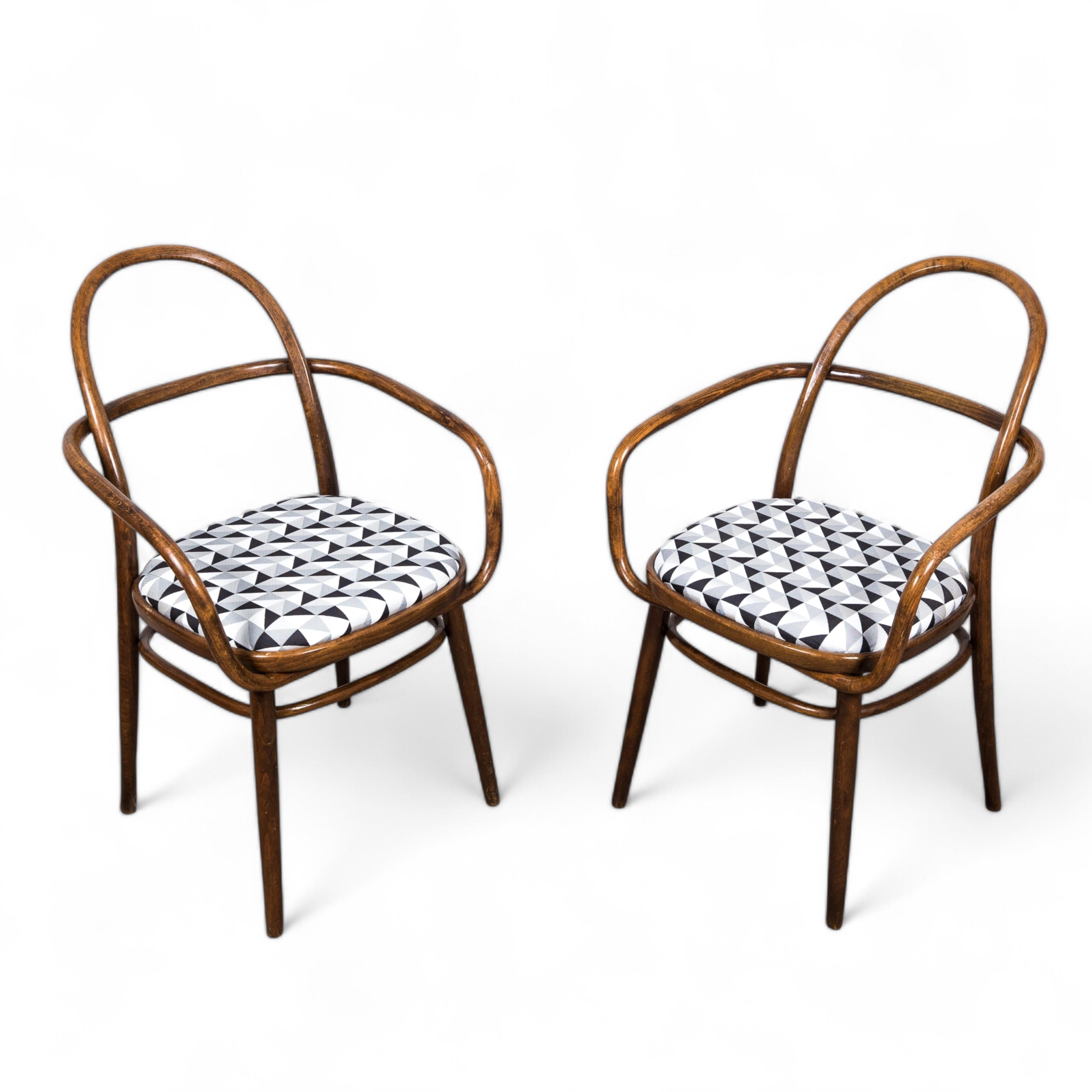 Mid-Century moderno Coppia di poltrone in legno curvato del Mid Century di Radomír Hofman per Thonet/TON in vendita