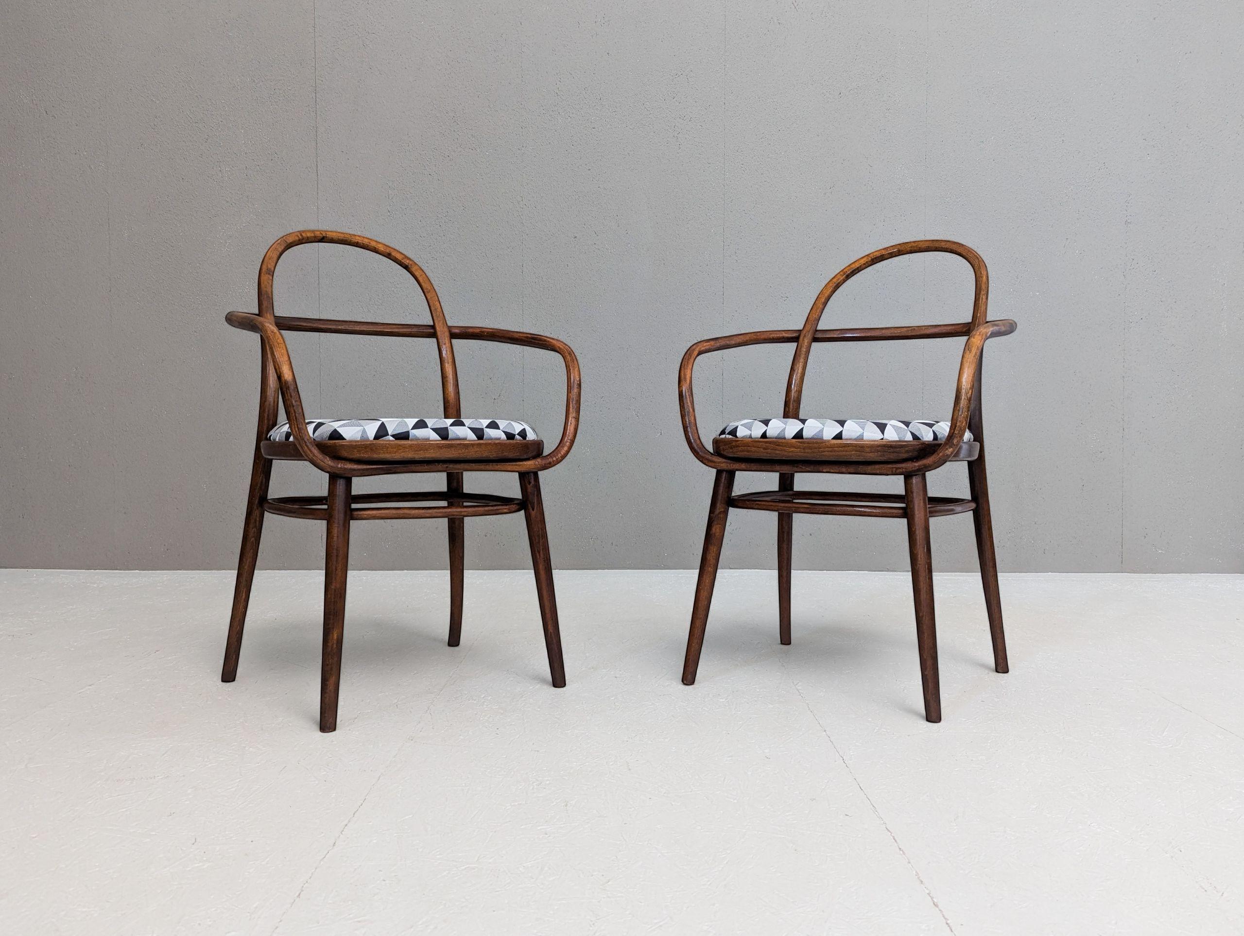 Paar Bugholzsessel aus der Mitte des Jahrhunderts von Radomír Hofman für Thonet/TON (Moderne der Mitte des Jahrhunderts) im Angebot