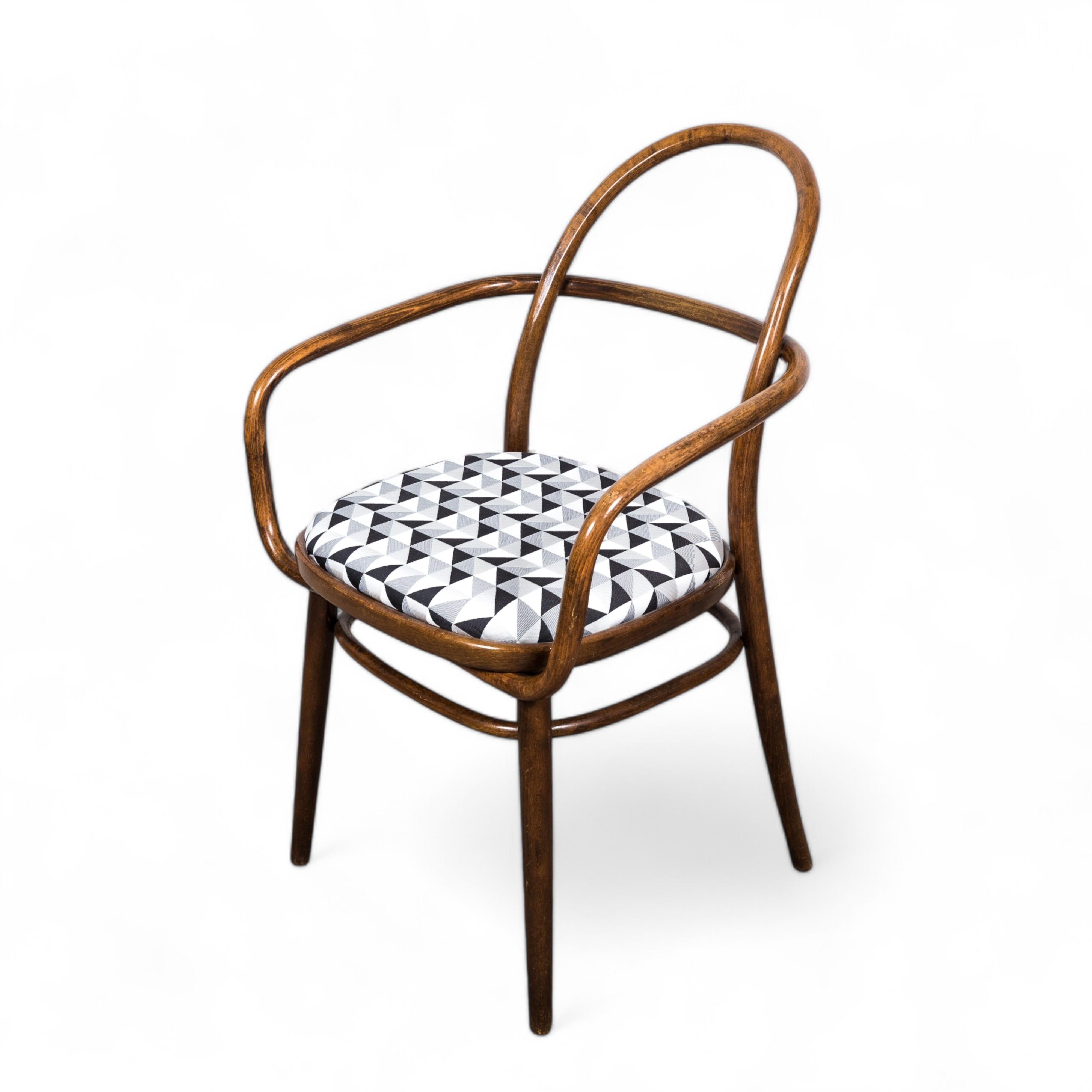 Laccato Coppia di poltrone in legno curvato del Mid Century di Radomír Hofman per Thonet/TON in vendita
