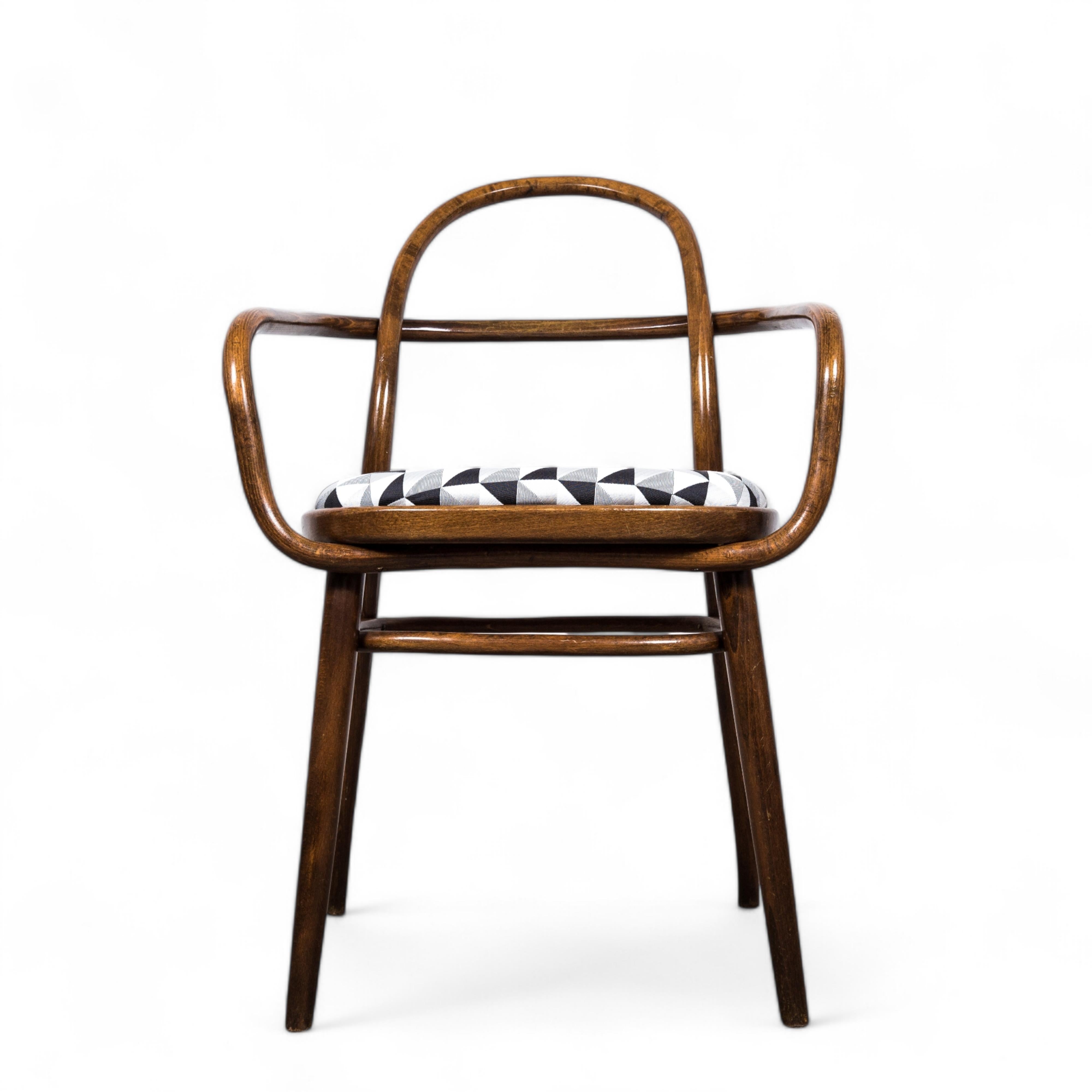 Coppia di poltrone in legno curvato del Mid Century di Radomír Hofman per Thonet/TON In condizioni buone in vendita a PRAHA 5, CZ