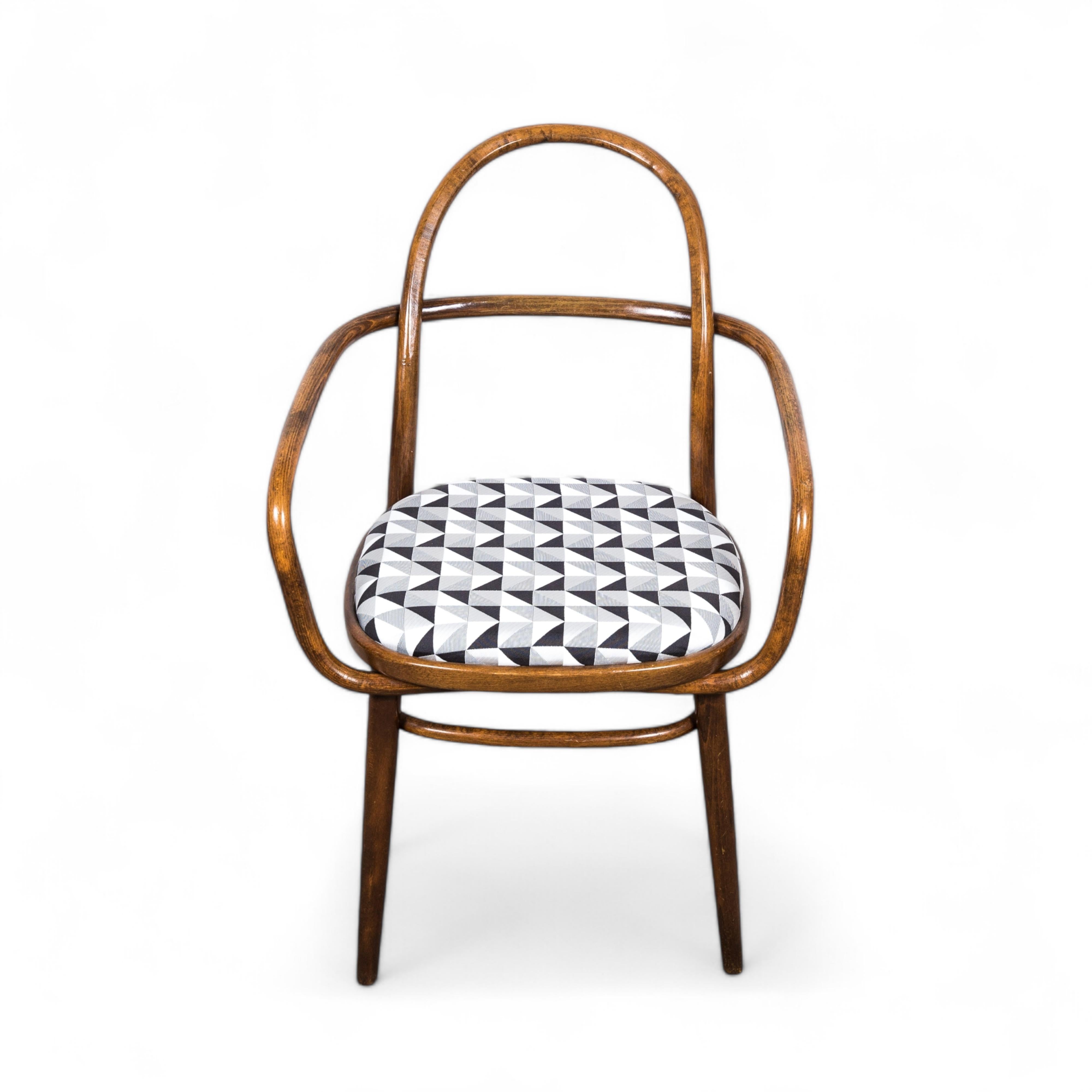 Metà XX secolo Coppia di poltrone in legno curvato del Mid Century di Radomír Hofman per Thonet/TON in vendita