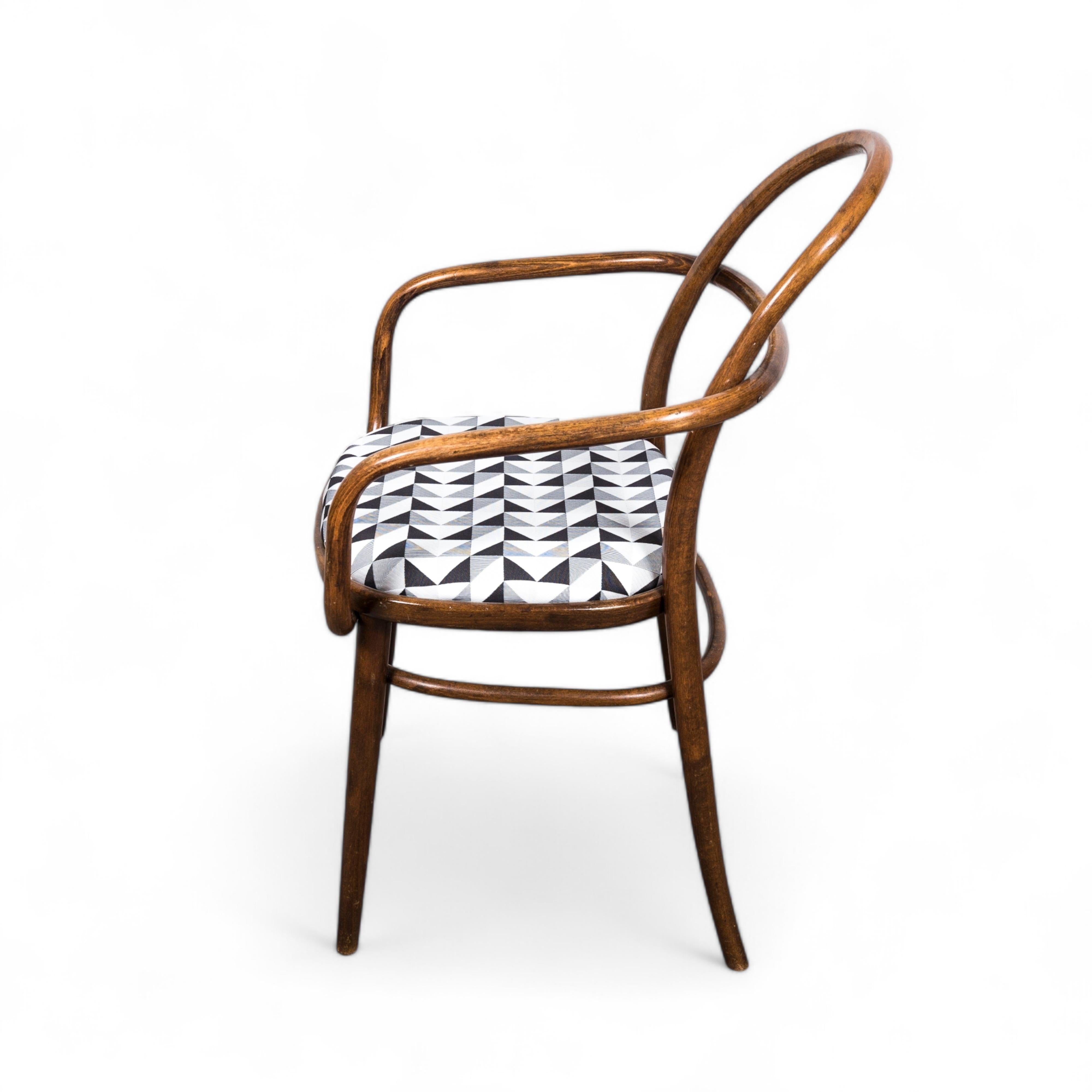 Coppia di poltrone in legno curvato del Mid Century di Radomír Hofman per Thonet/TON in vendita 1