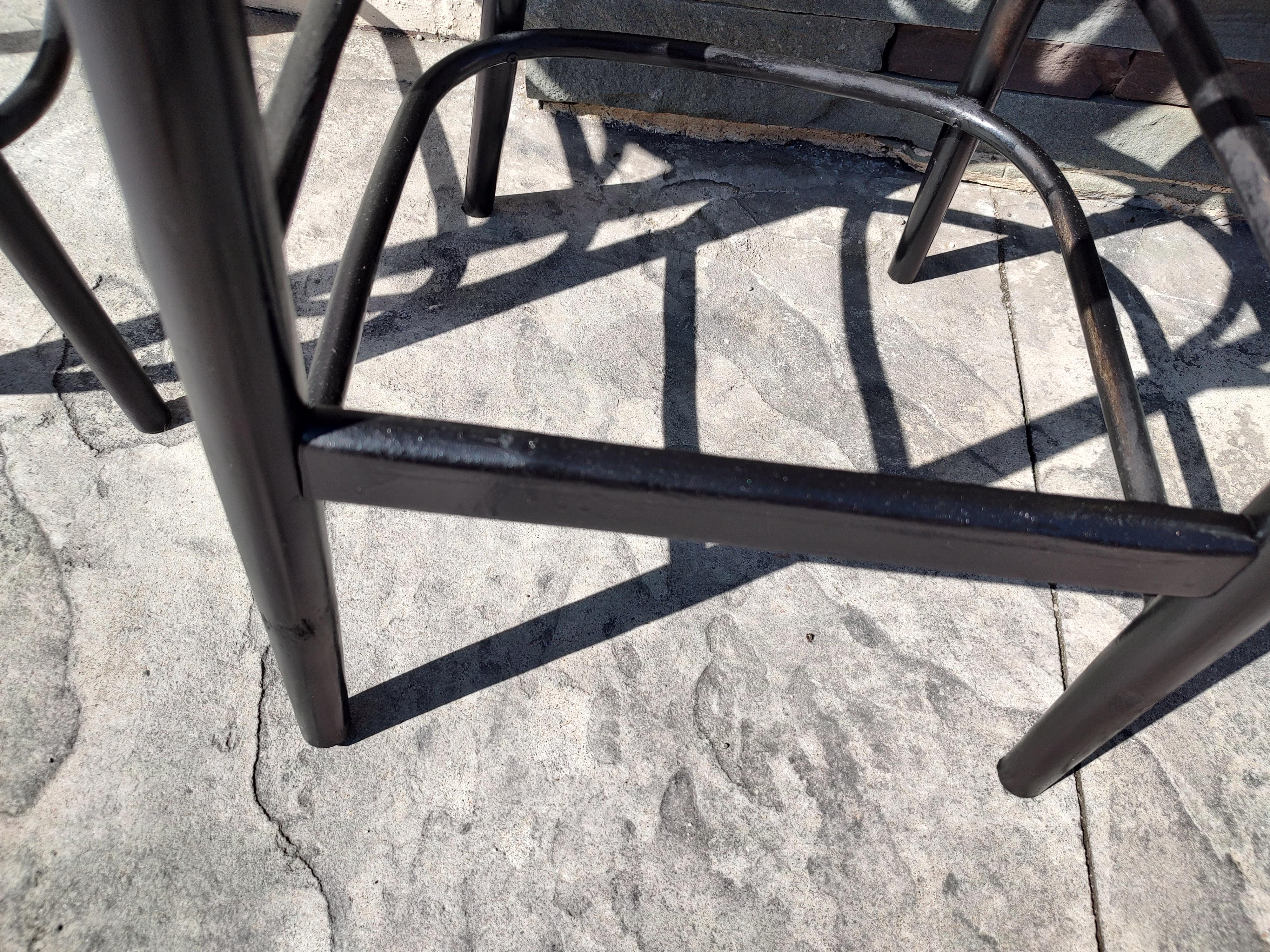 Barhocker aus Bugholz im Thonet-Stil aus der Mitte des Jahrhunderts mit Rückenlehnen und Armlehnen, Paar (Polnisch)
