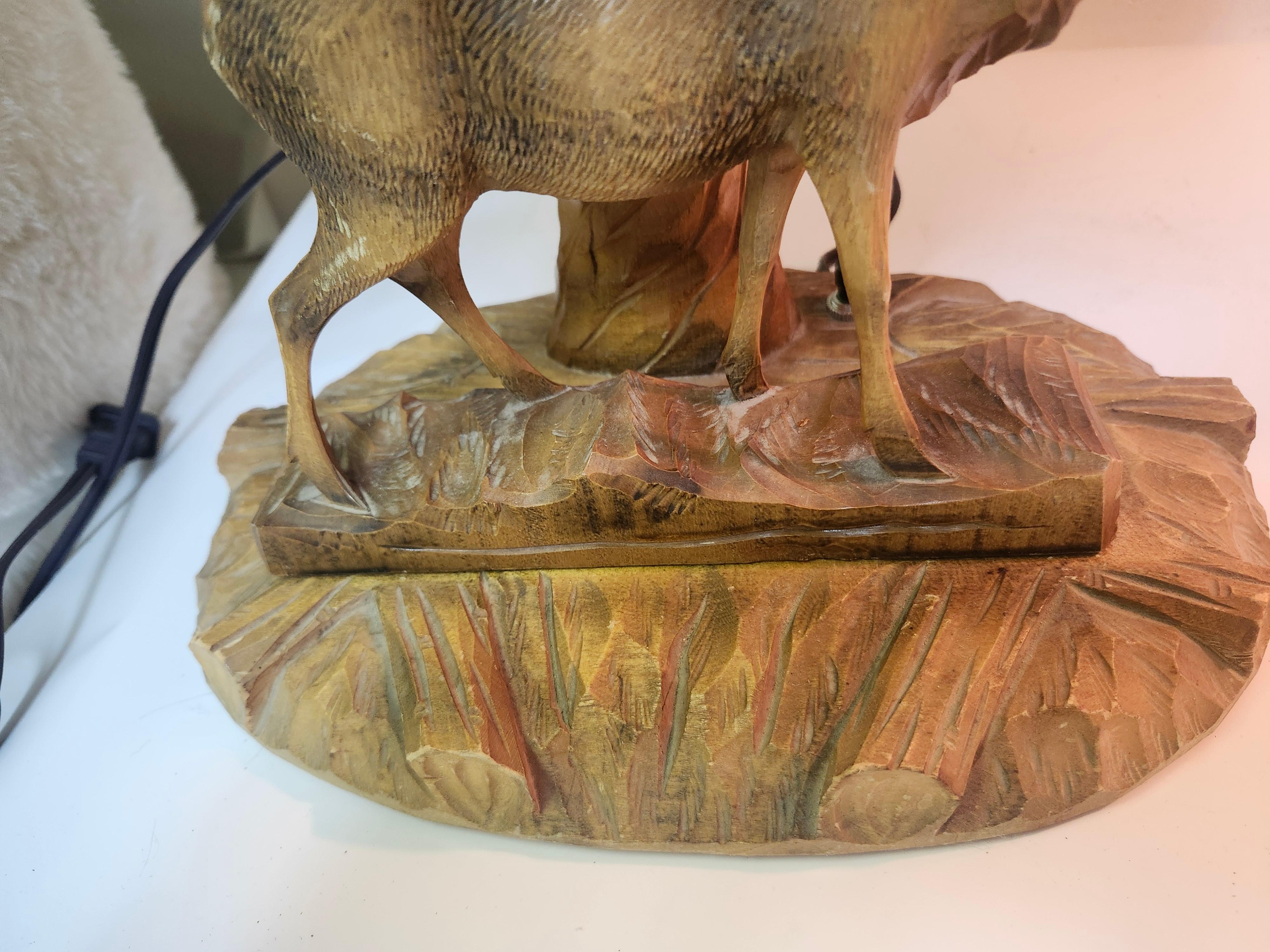 Paire de lampes de table Black Forest du milieu du siècle sculptées à la main Abat-jours et socles Allemagne Bon état - En vente à Port Jervis, NY