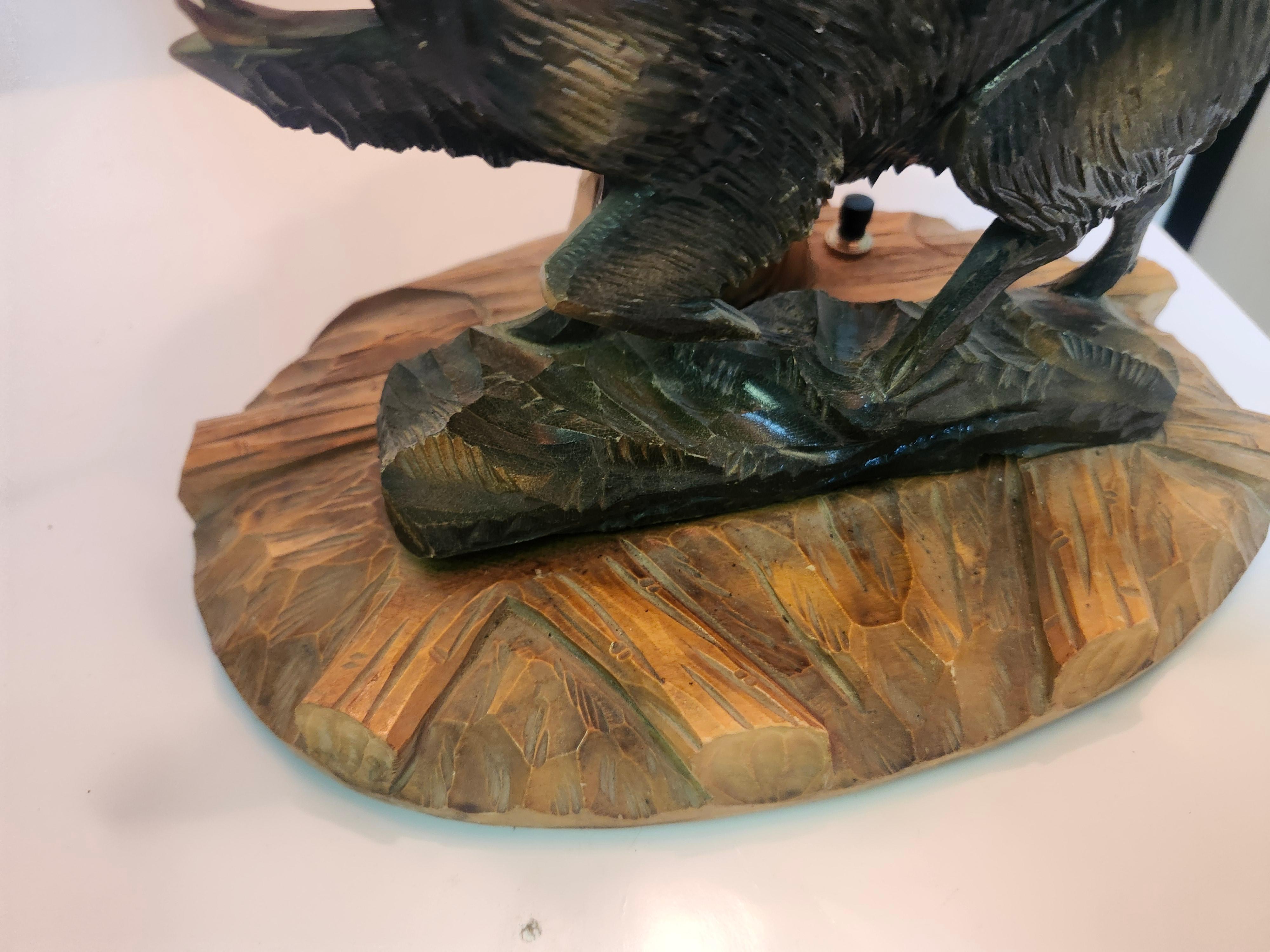 Milieu du XXe siècle Paire de lampes de table Black Forest du milieu du siècle sculptées à la main Abat-jours et socles Allemagne en vente