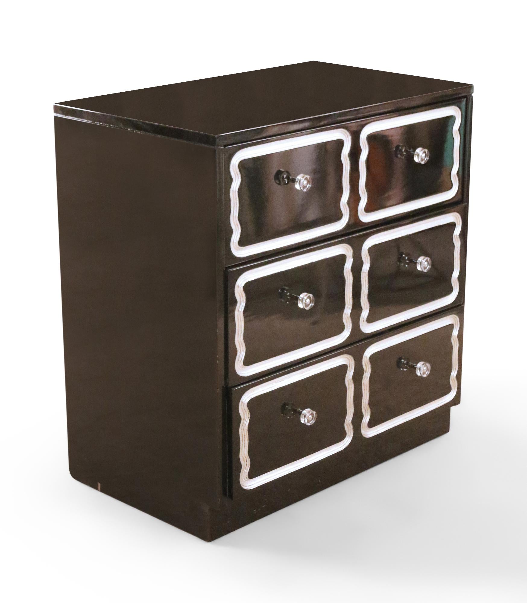 Lucite Coppia di cassettiere di metà secolo in lacca nera e lucite in vendita