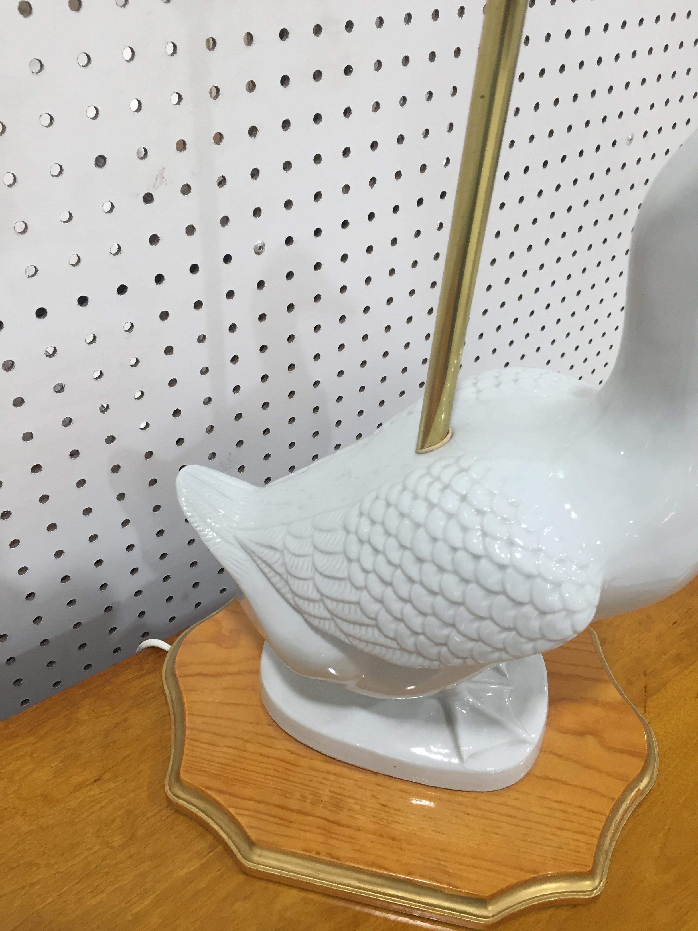 Milieu du XXe siècle Paire de lampes canard en blanc de Chine du milieu du siècle dernier en vente