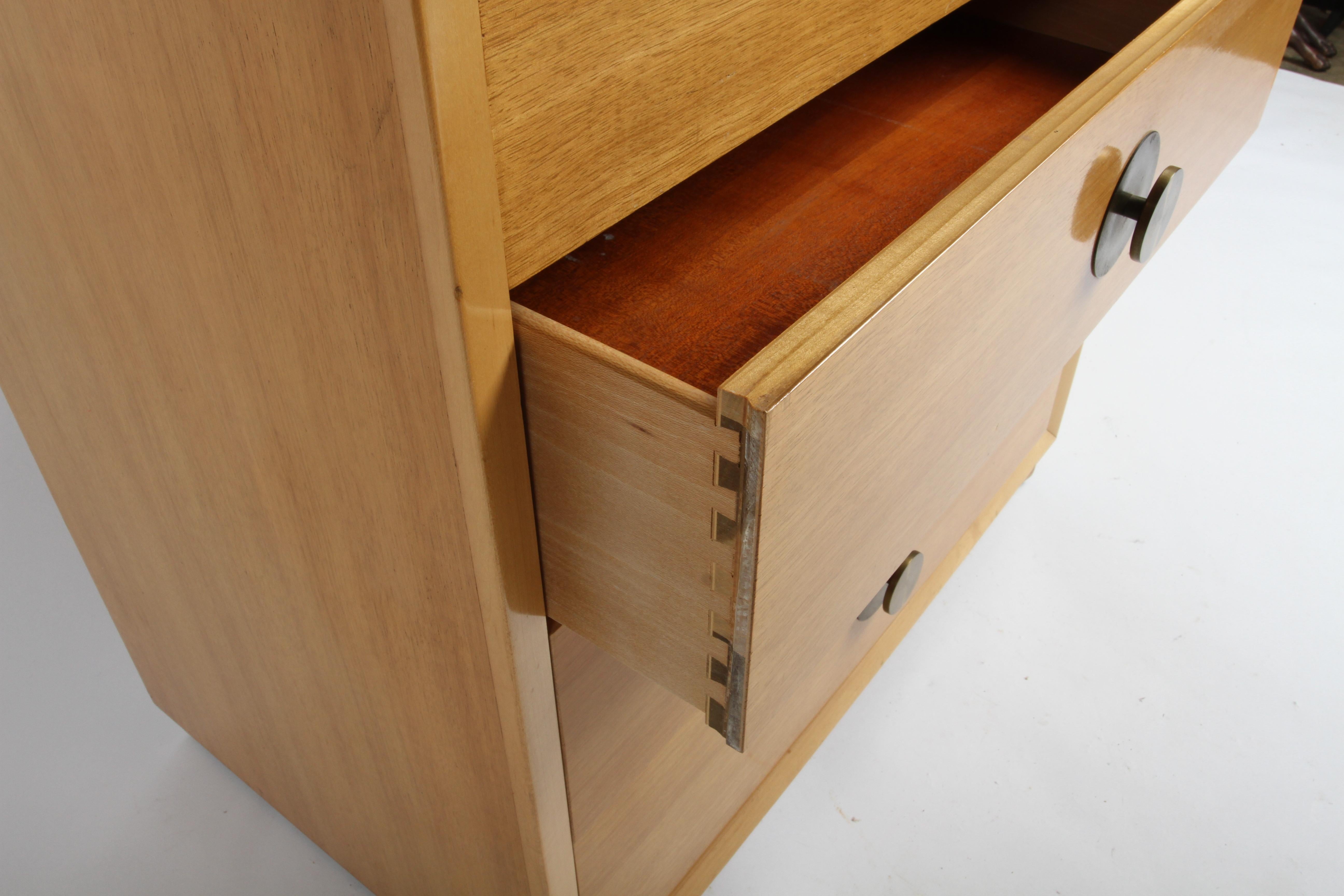 American Pair of Mid-Century Blond Four Drawer Chests with Round Brass Hardware For Sale