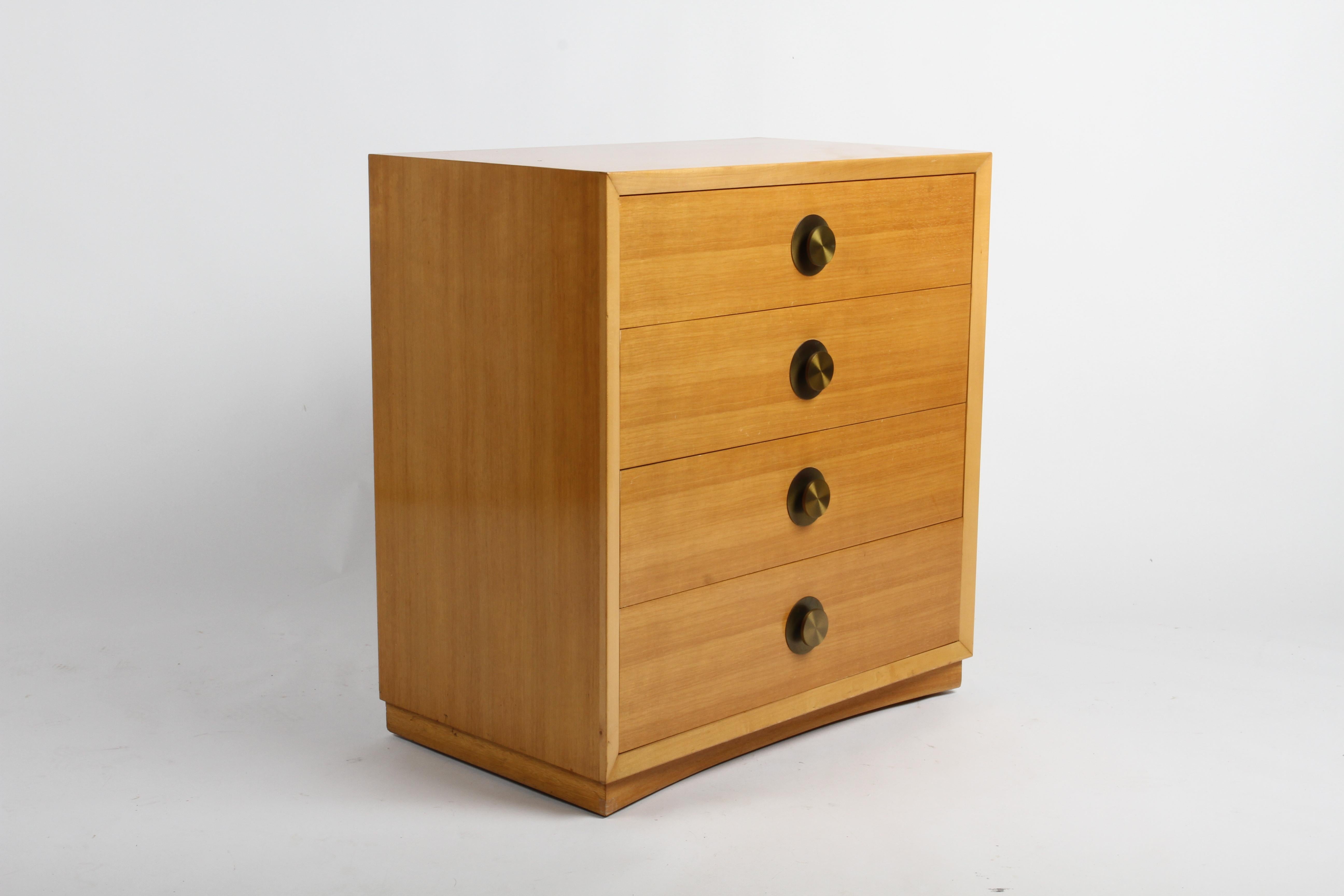 Pair of Mid-Century Blond Four Drawer Chests with Round Brass Hardware In Good Condition For Sale In St. Louis, MO