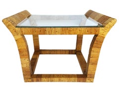 Paar rechteckige Boho-Modern-Beistelltische aus Rattan und Glas aus der Mitte des Jahrhunderts