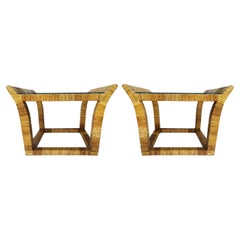 Paar rechteckige Boho-Modern-Beistelltische aus Rattan und Glas aus der Mitte des Jahrhunderts
