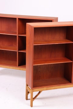 Paire de bibliothèques du milieu du siècle en teck et Oak par Børge Mogensen, fabriquées au Danemark