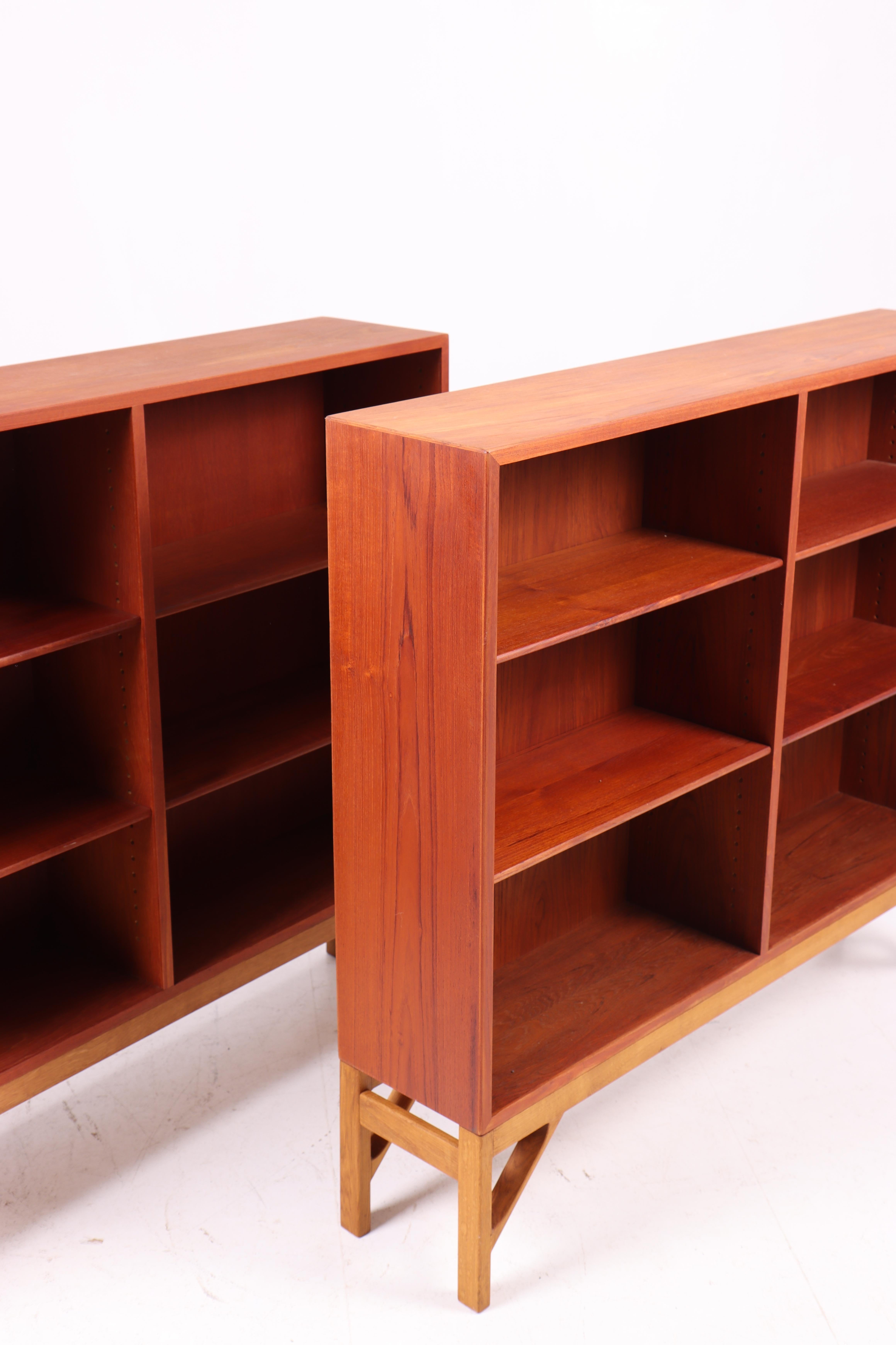 Coppia di librerie di metà secolo in Teak e Oak di Børge Mogensen, Made in Denmark In condizioni buone in vendita a Lejre, DK