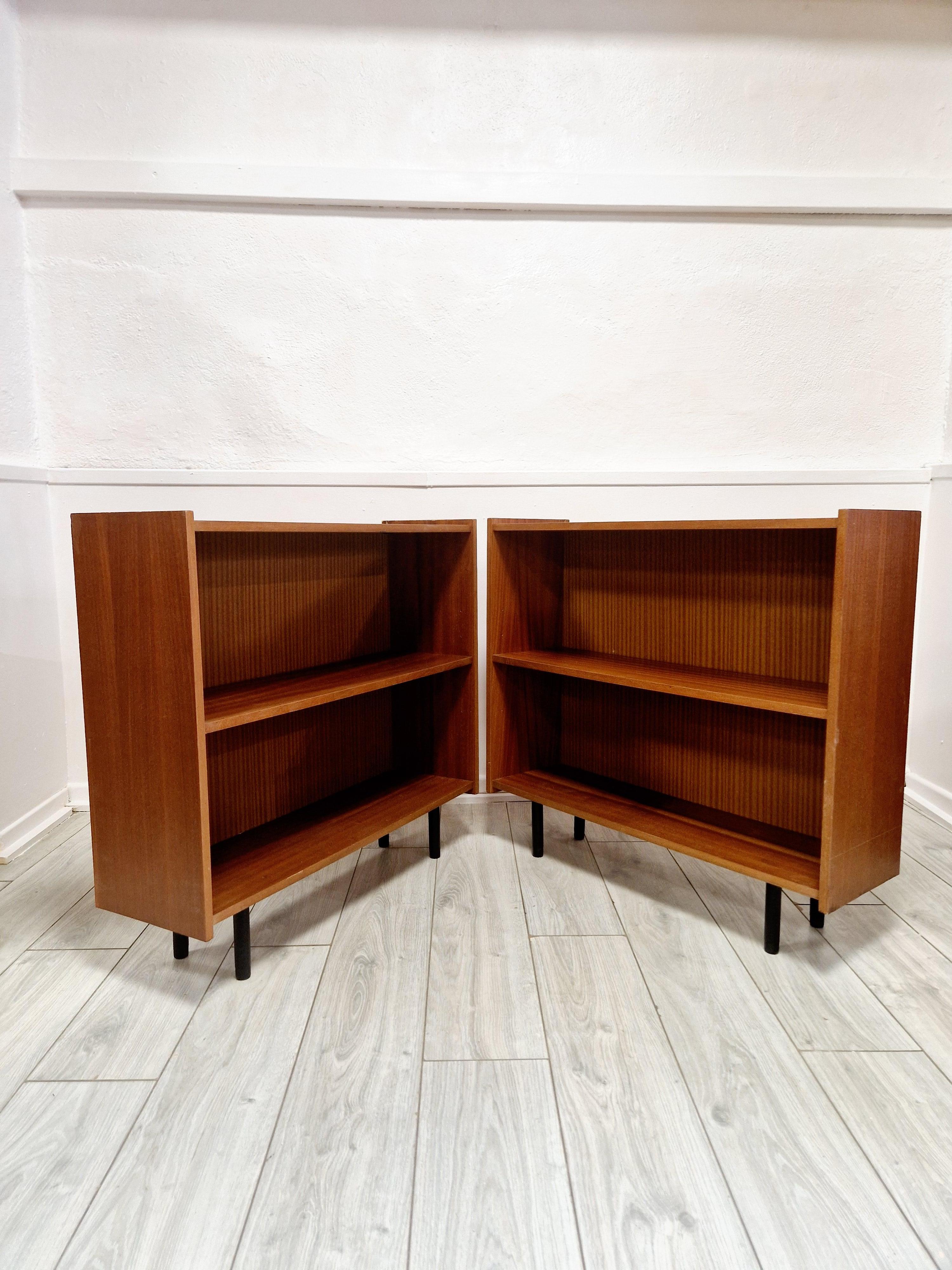 Paar Mid Century Bücherregale (Moderne der Mitte des Jahrhunderts) im Angebot