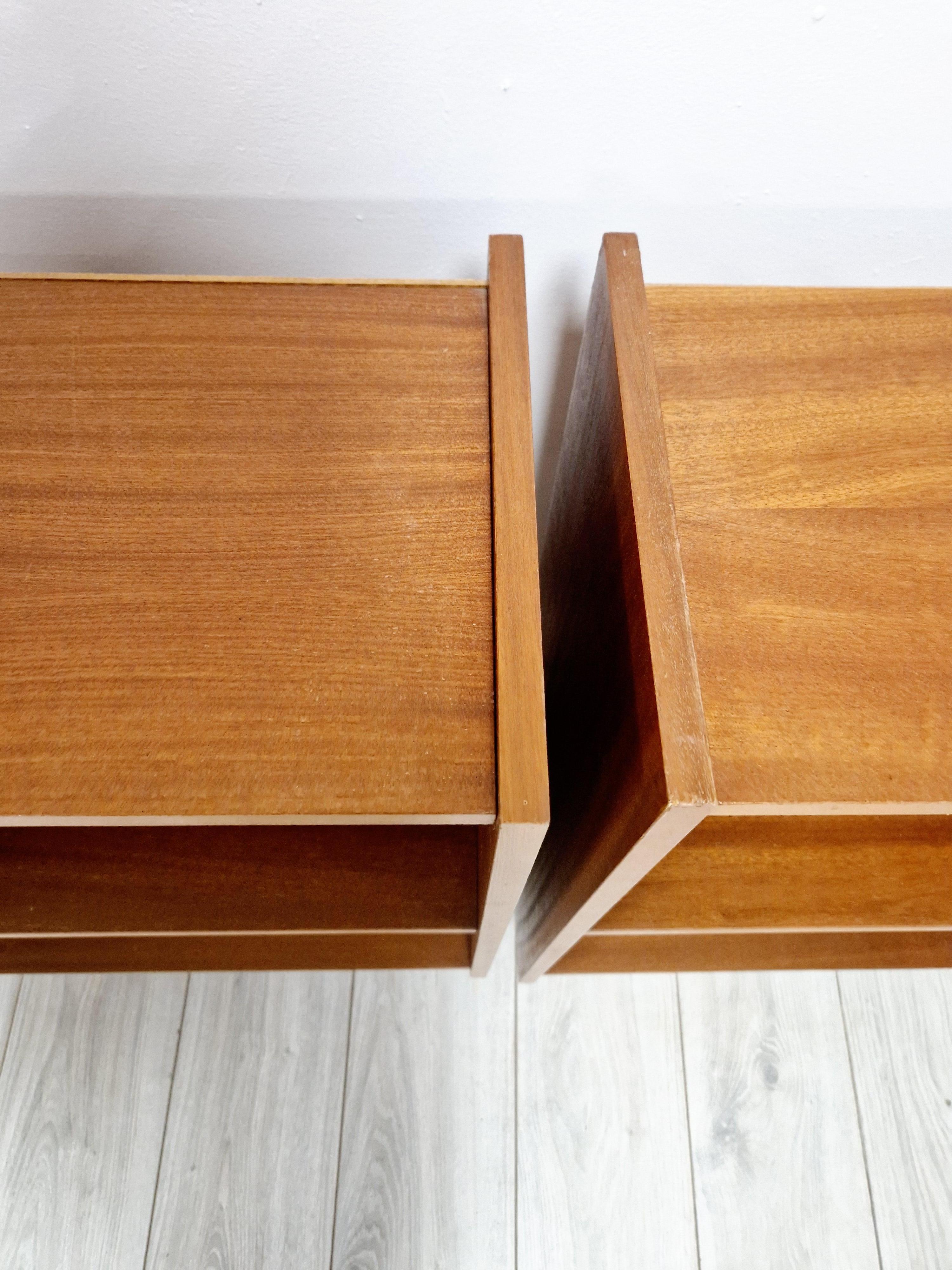 Paar Mid Century Bücherregale (20. Jahrhundert) im Angebot