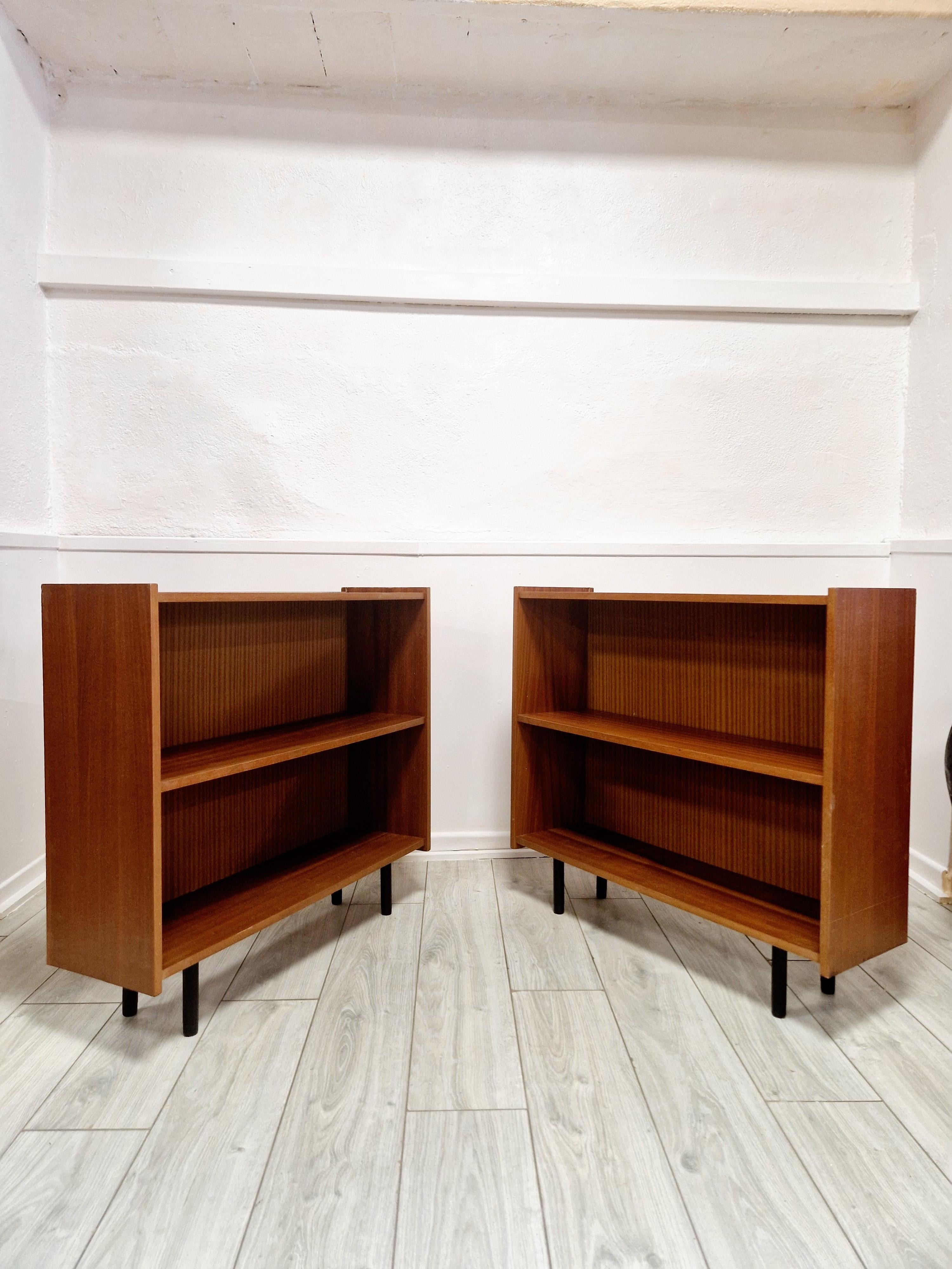 Paar Mid Century Bücherregale im Angebot 1