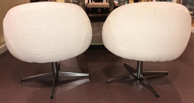 Pair of Midcentury Bouclé Upholstered Swivel Chairs at 1stDibs