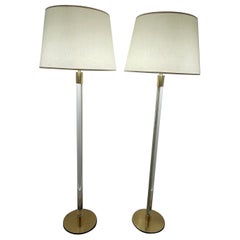 Coppia di lampade da terra in ottone e acrilico di metà secolo di Hansen Lamps Inc. NYC, anni '70