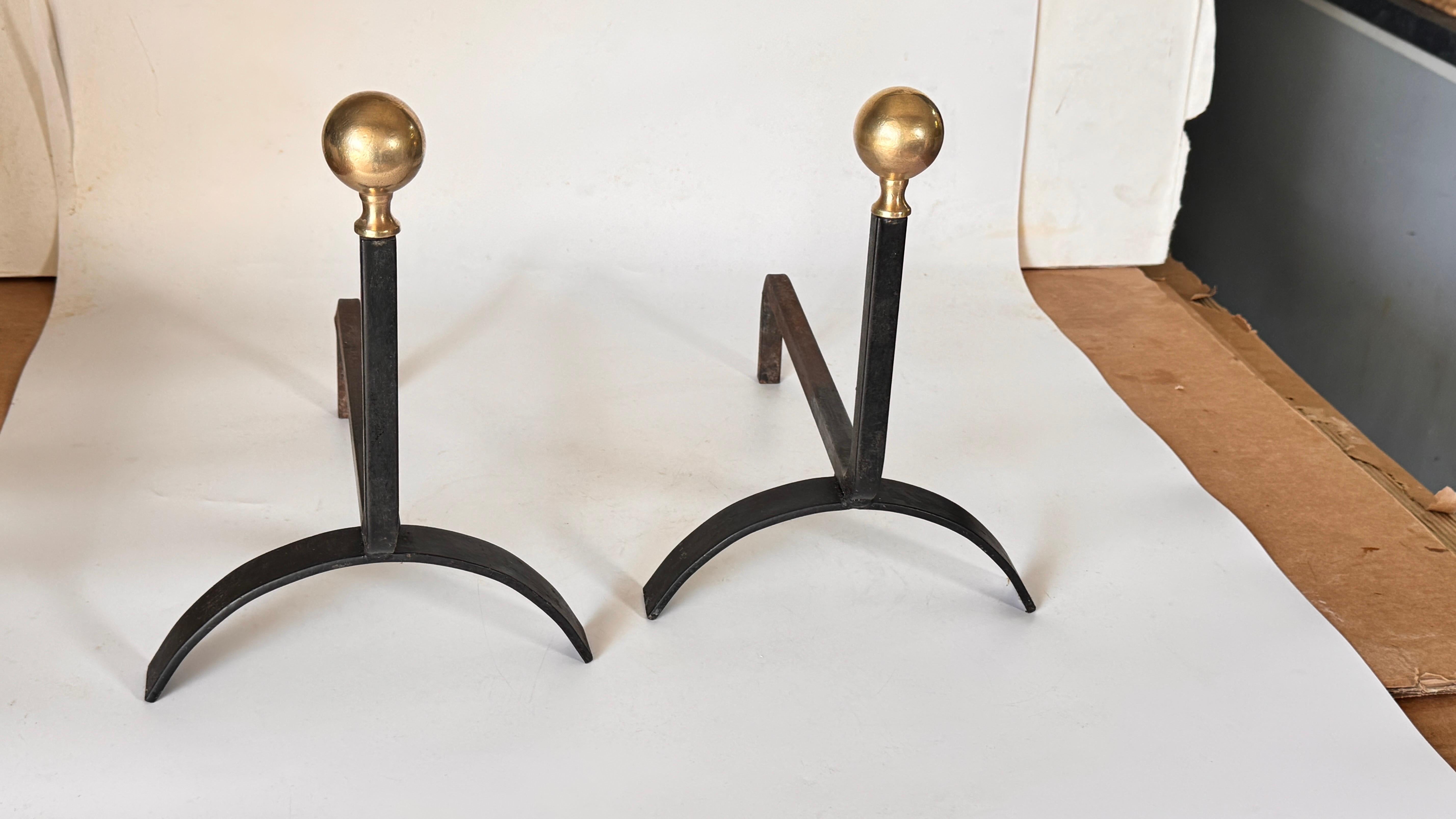 Coppia di androni in ottone e ferro nero della metà del secolo scorso, anni '50 in vendita 4