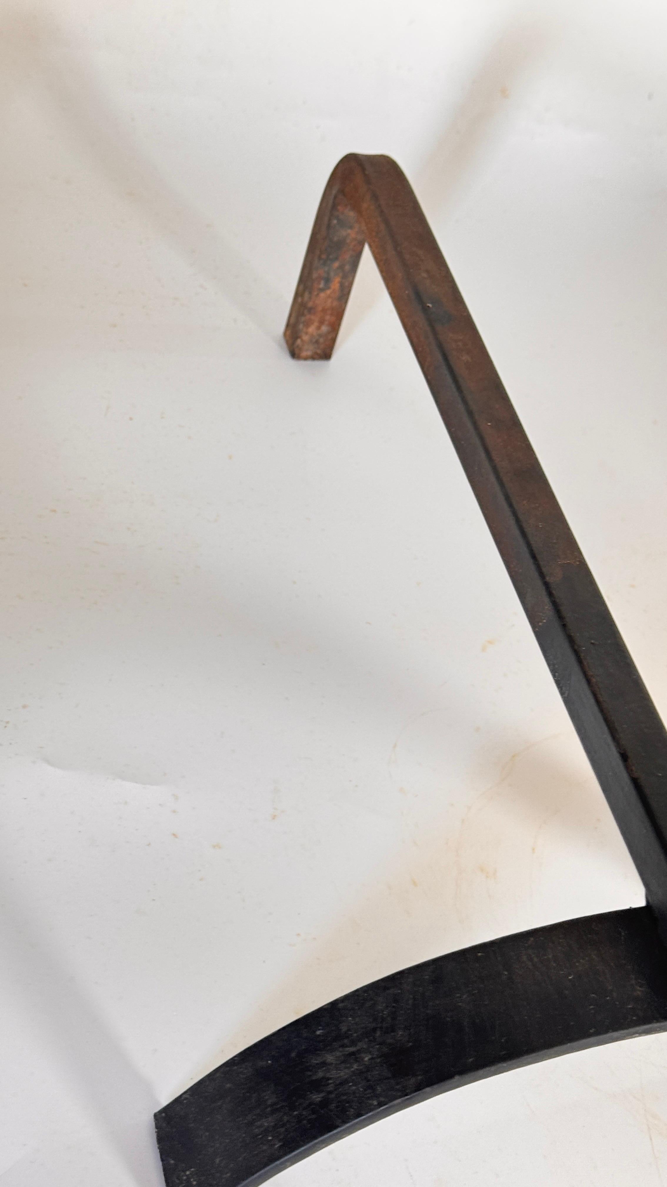 Francese Coppia di androni in ottone e ferro nero della metà del secolo scorso, anni '50 in vendita