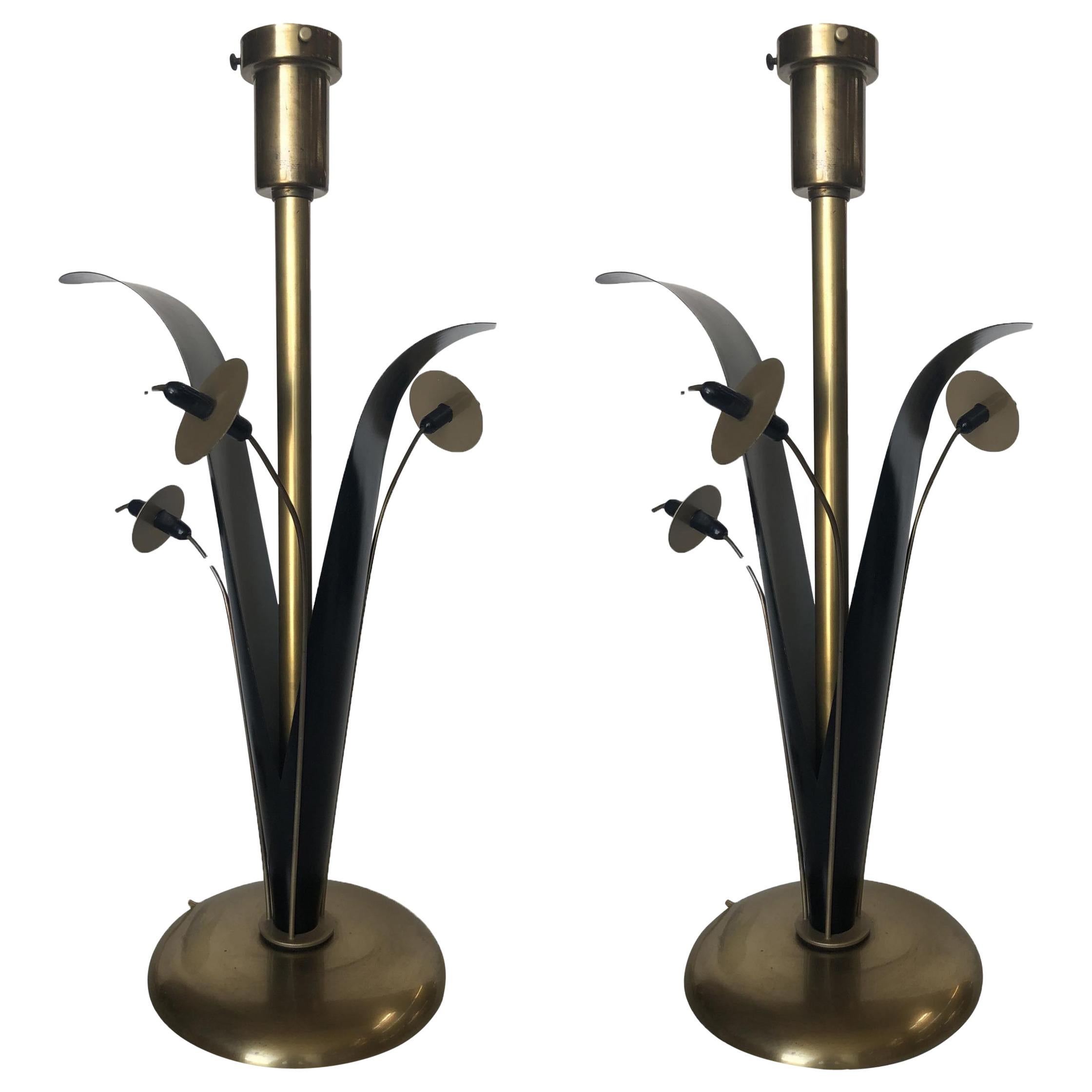 Pair of Midcentury Brass and Black Metal Willow Table Lamps For Sale