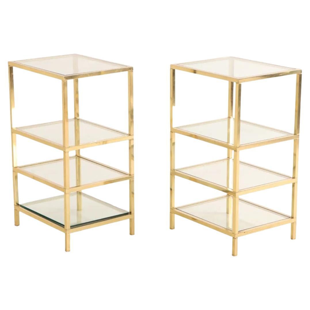 Paar vierstöckige Etagere aus Messing und Glas aus der Mitte des Jahrhunderts