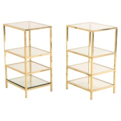 Paar vierstöckige Etagere aus Messing und Glas aus der Mitte des Jahrhunderts