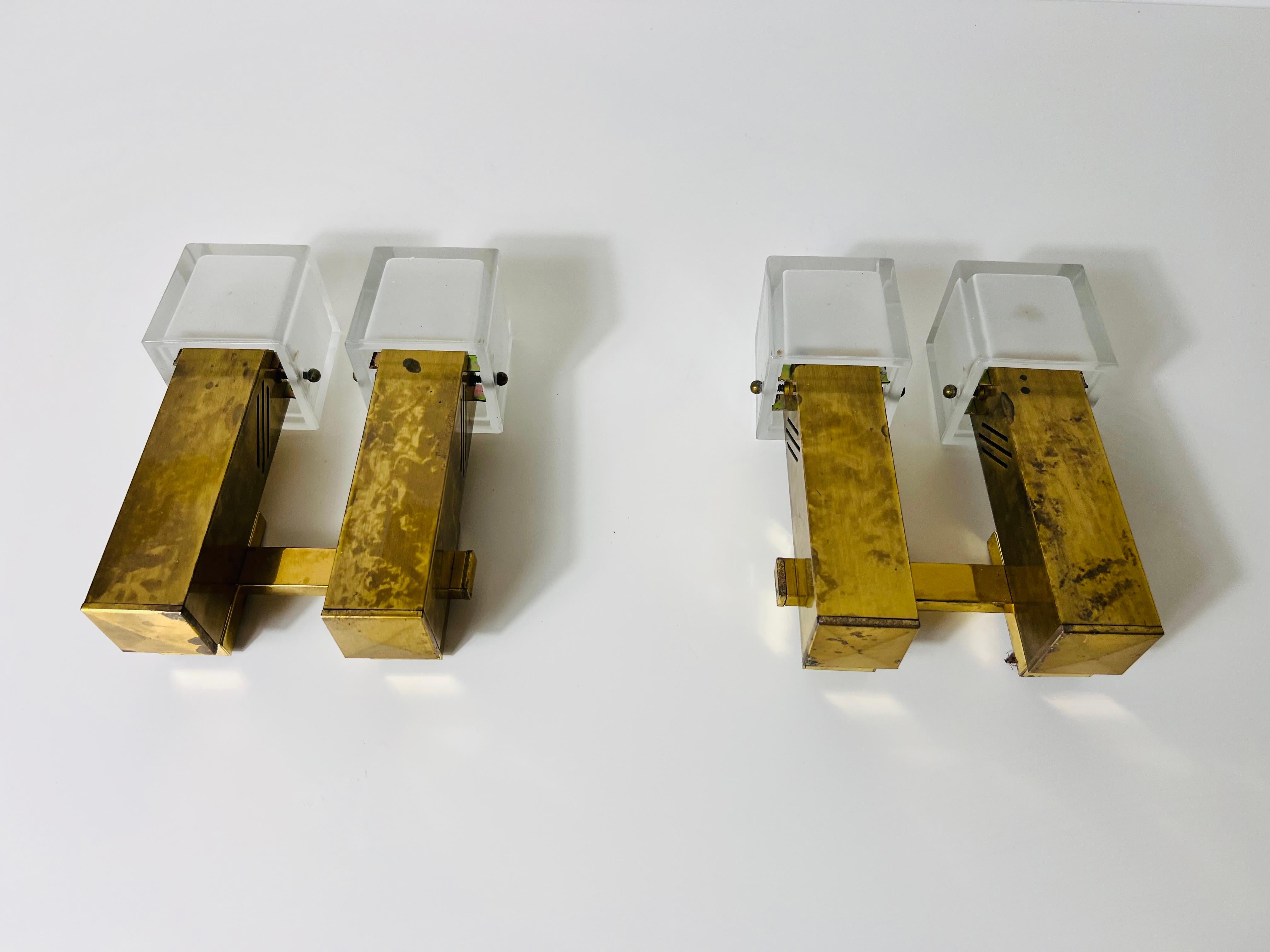 Italian Pair of Mid-Century Brass and Ice Glass Wall Lamps, Italy, 1960s For Sale