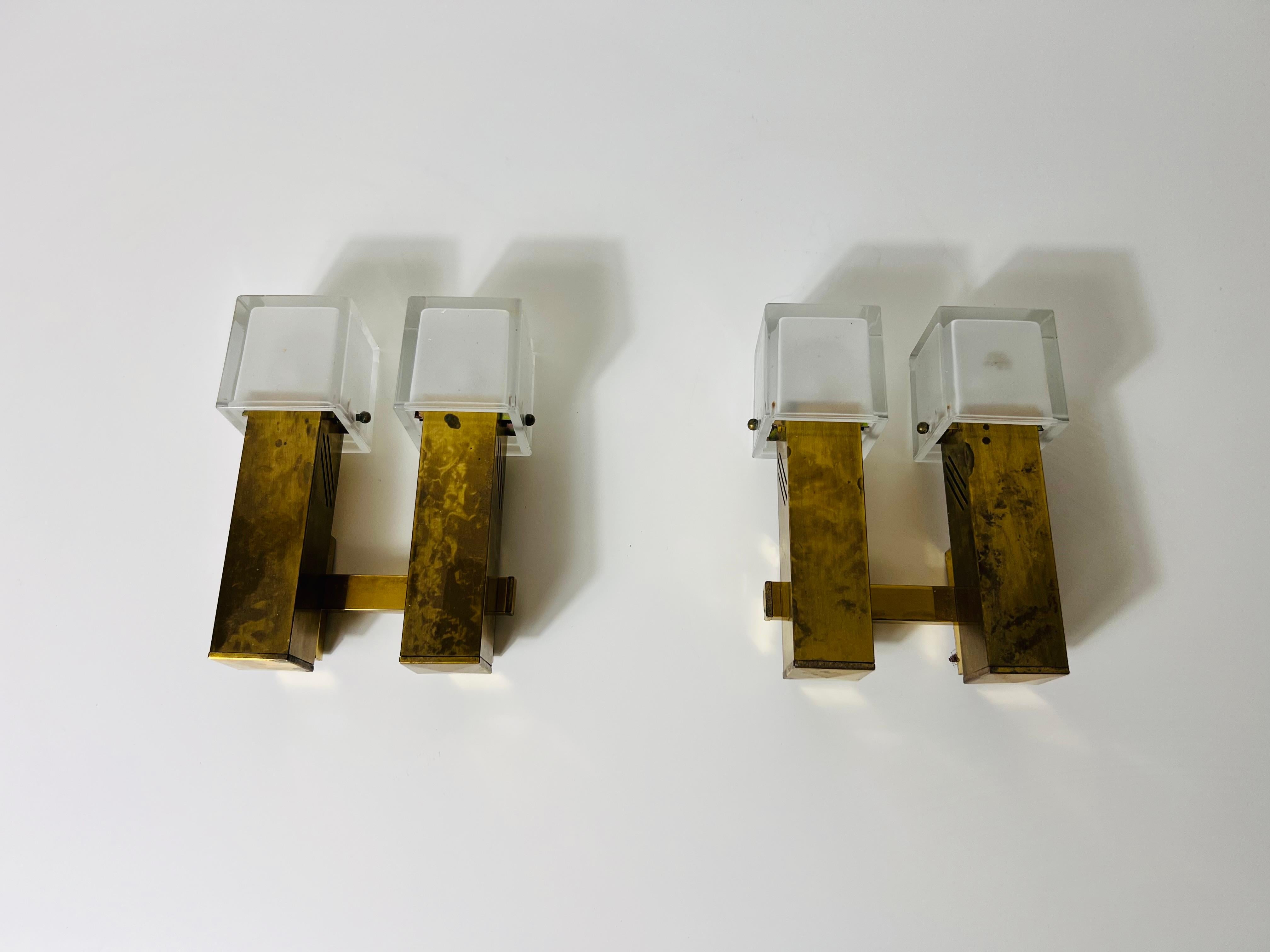 Pair of Mid-Century Brass and Ice Glass Wall Lamps, Italy, 1960s In Fair Condition For Sale In Hagenbach, DE