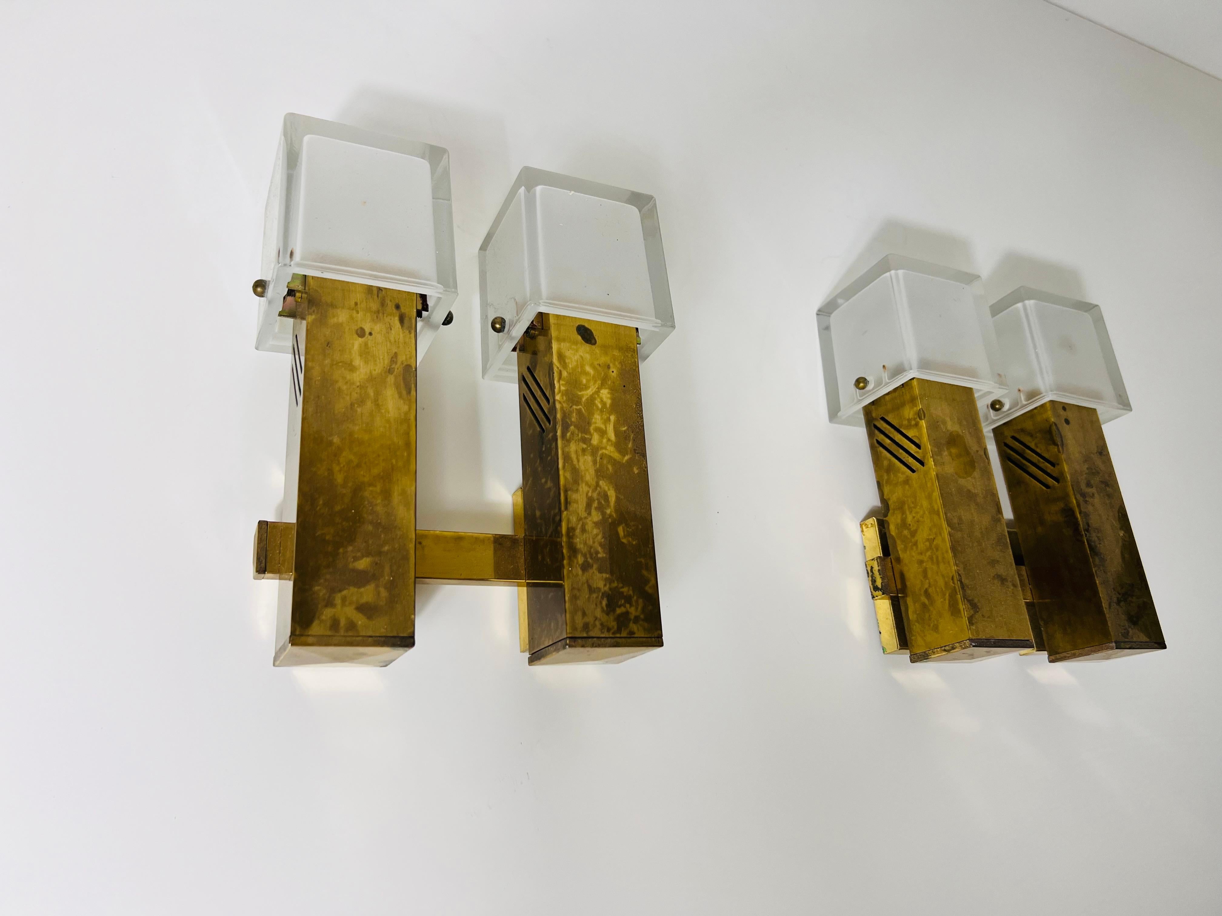 Pair of Mid-Century Brass and Ice Glass Wall Lamps, Italy, 1960s For Sale 1