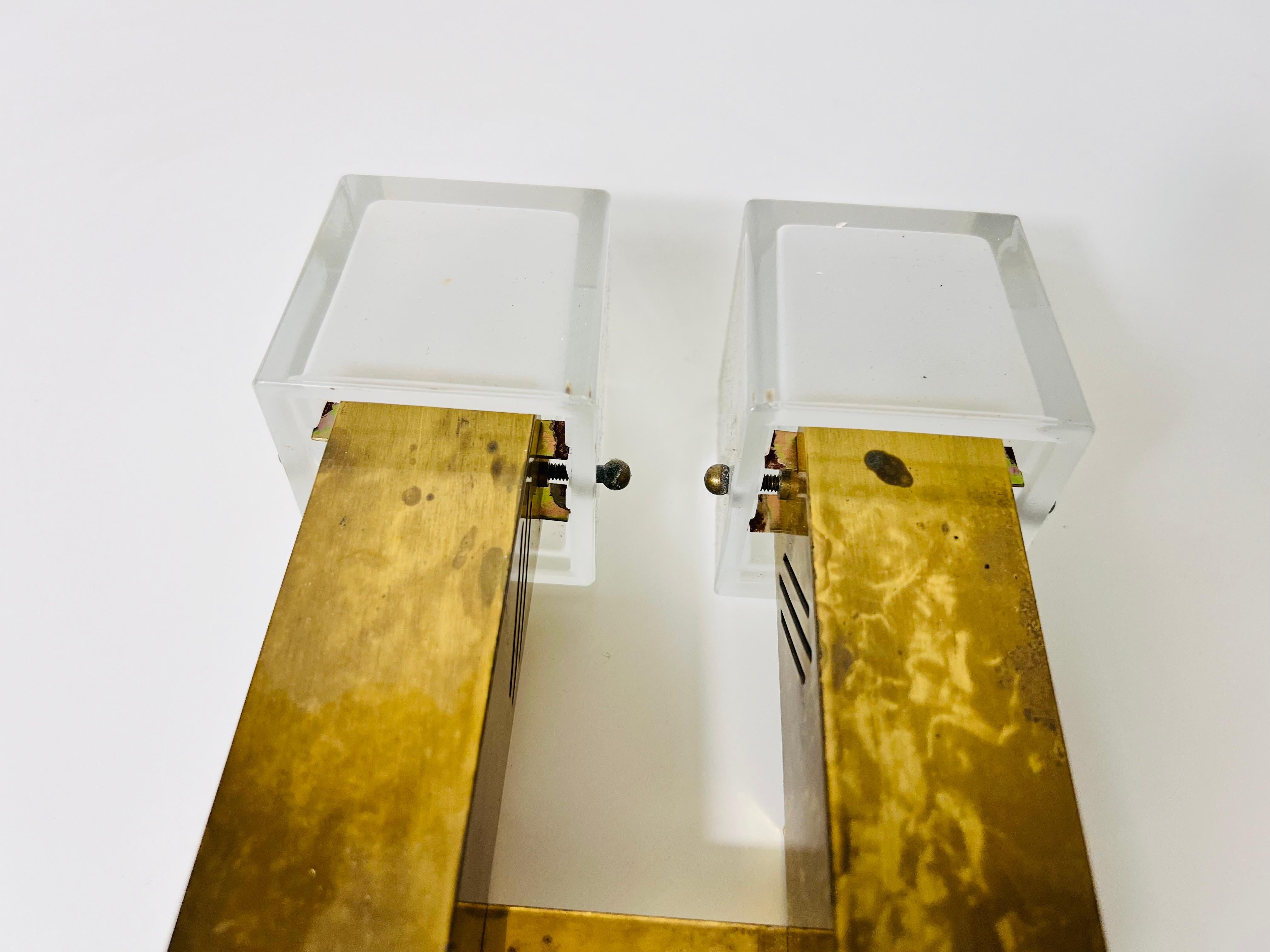 Pair of Mid-Century Brass and Ice Glass Wall Lamps, Italy, 1960s For Sale 3