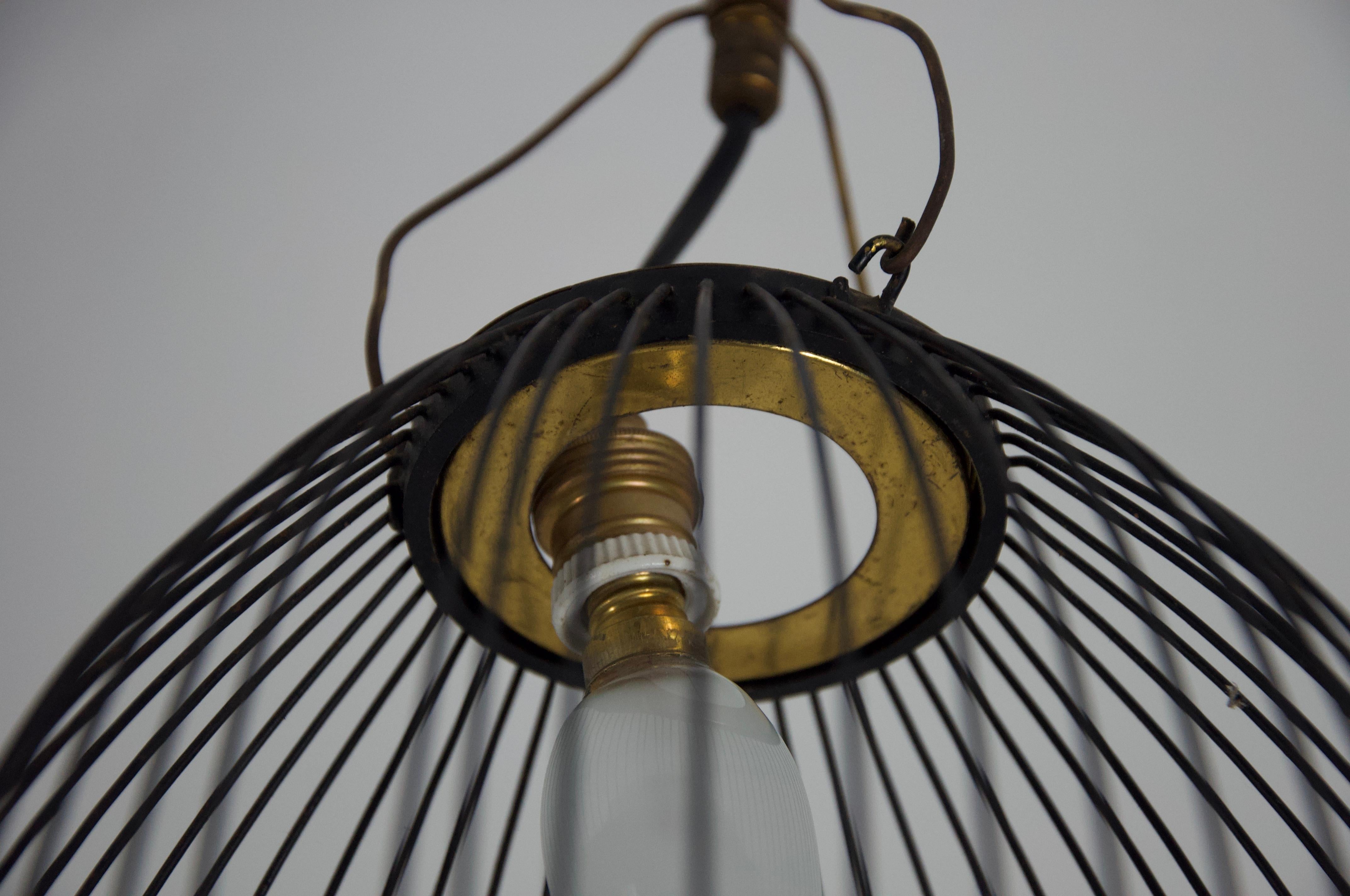 Paire de lampes suspendues en laiton et métal du milieu du siècle, Italie, années 1960 en vente 10