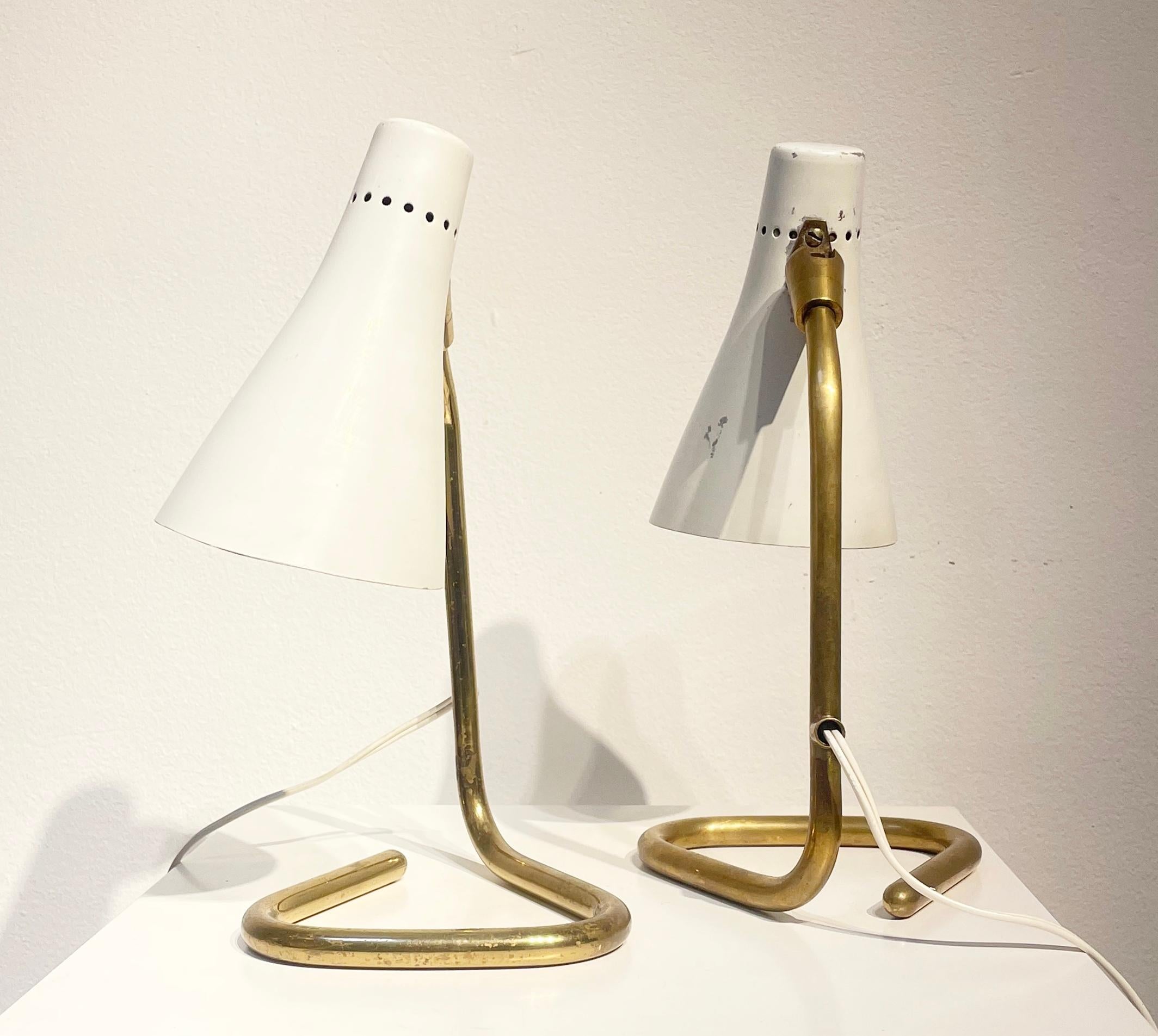Pair of Mid-Century Brass and Metal Table Lamps by Guiseppe Ostuni, Italy 1950s In Good Condition For Sale In Brussels, BE
