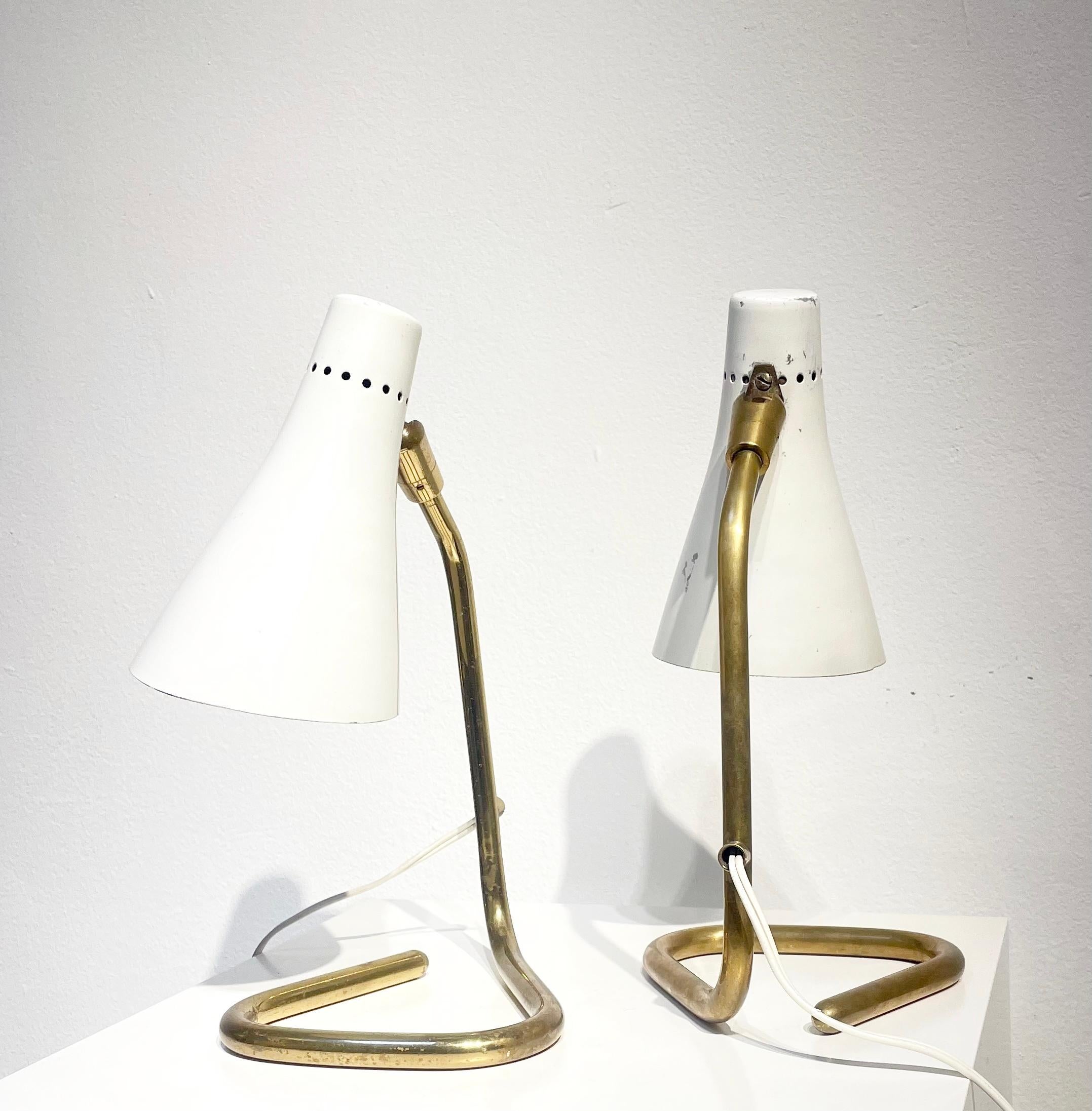 Mid-20th Century Pair of Mid-Century Brass and Metal Table Lamps by Guiseppe Ostuni, Italy 1950s For Sale