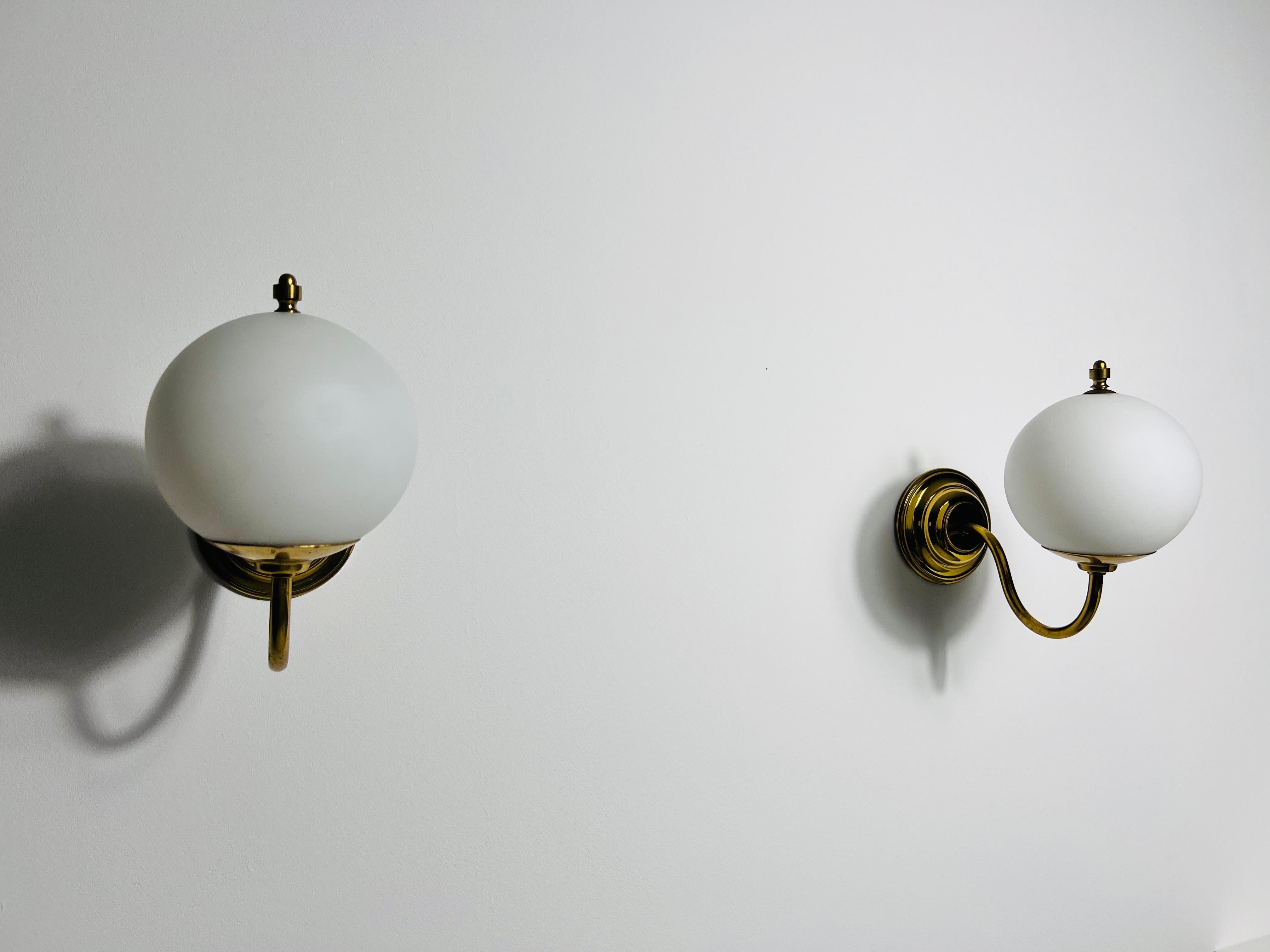 Pair of Mid-Century Brass and Opaline Glass Wall Lamps, Italy, 1960s In Good Condition For Sale In Hagenbach, DE