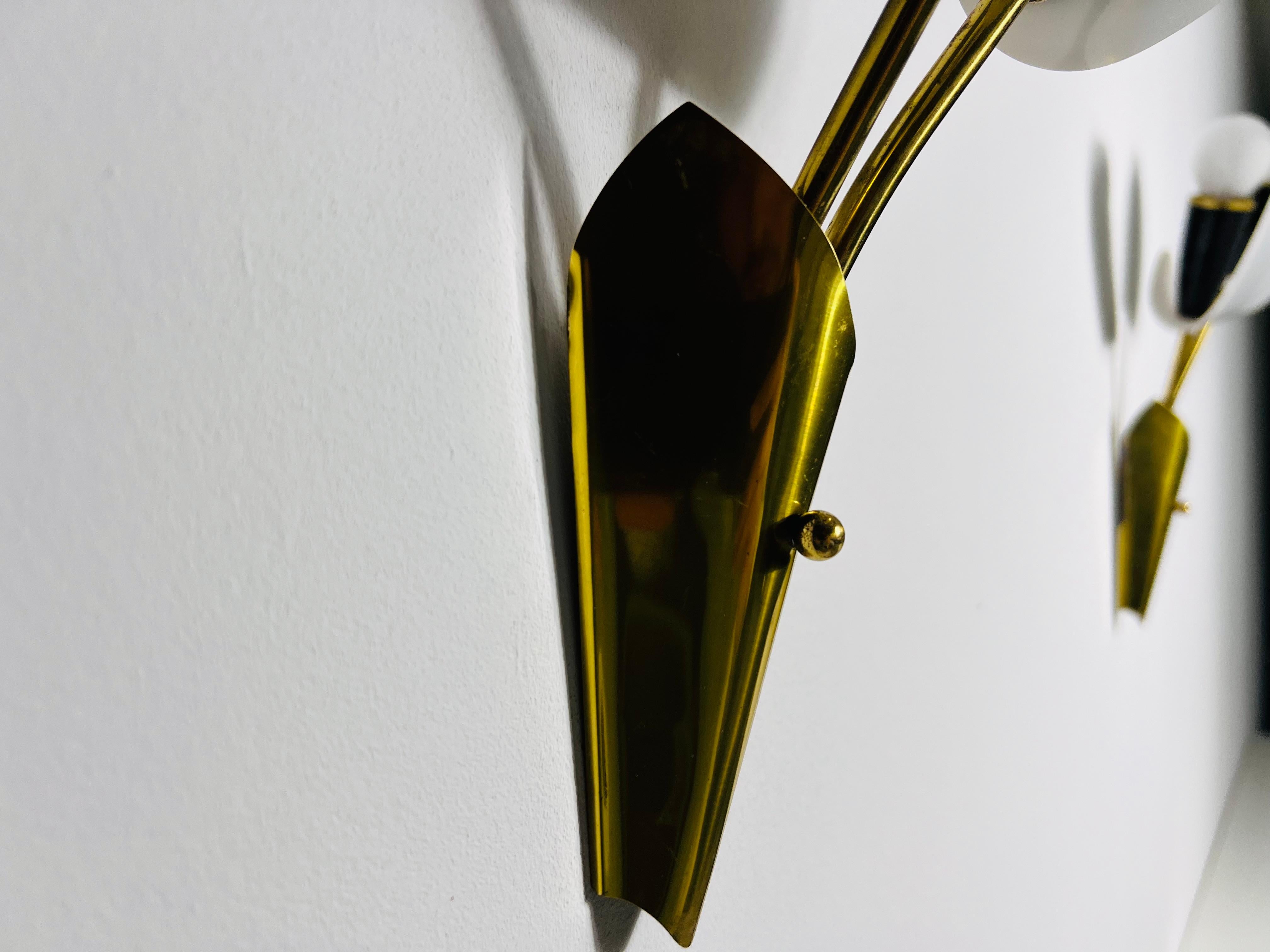 Pair of Mid-Century Brass and Plexi Glass Wall Lamps, Italy, 1960s For Sale 4