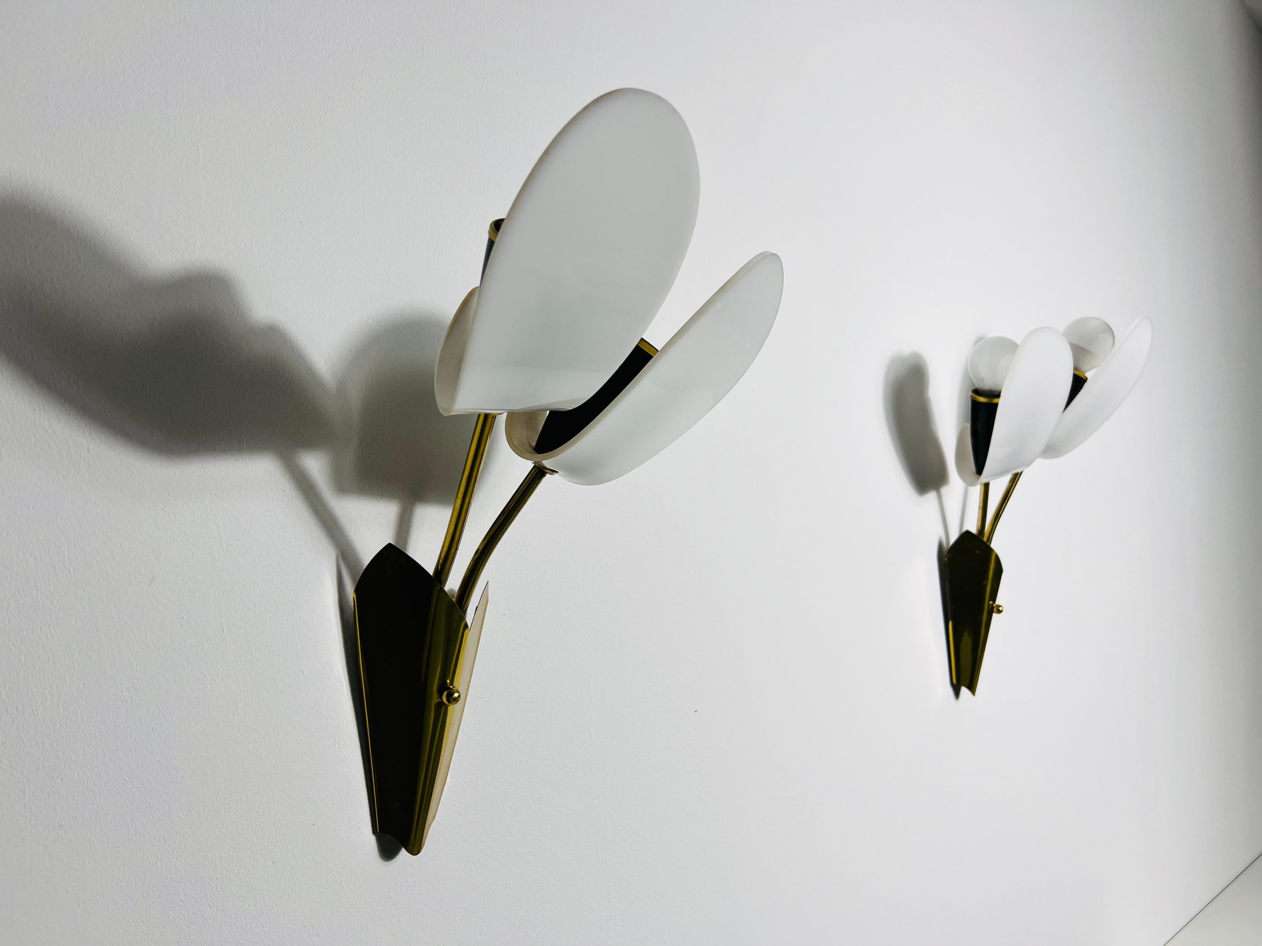 Mid-20th Century Pair of Mid-Century Brass and Plexi Glass Wall Lamps, Italy, 1960s For Sale