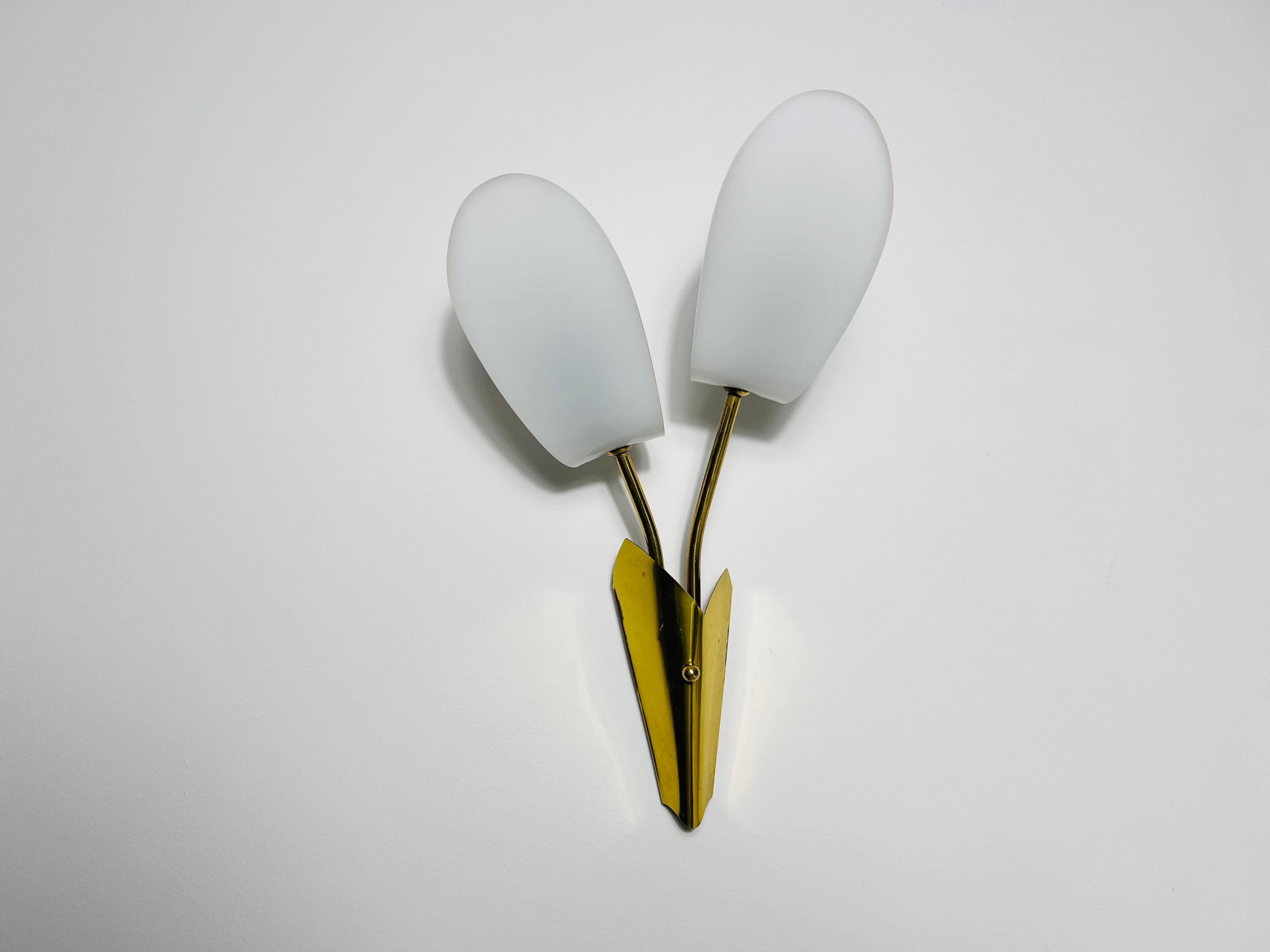 Pair of Mid-Century Brass and Plexi Glass Wall Lamps, Italy, 1960s For Sale 2