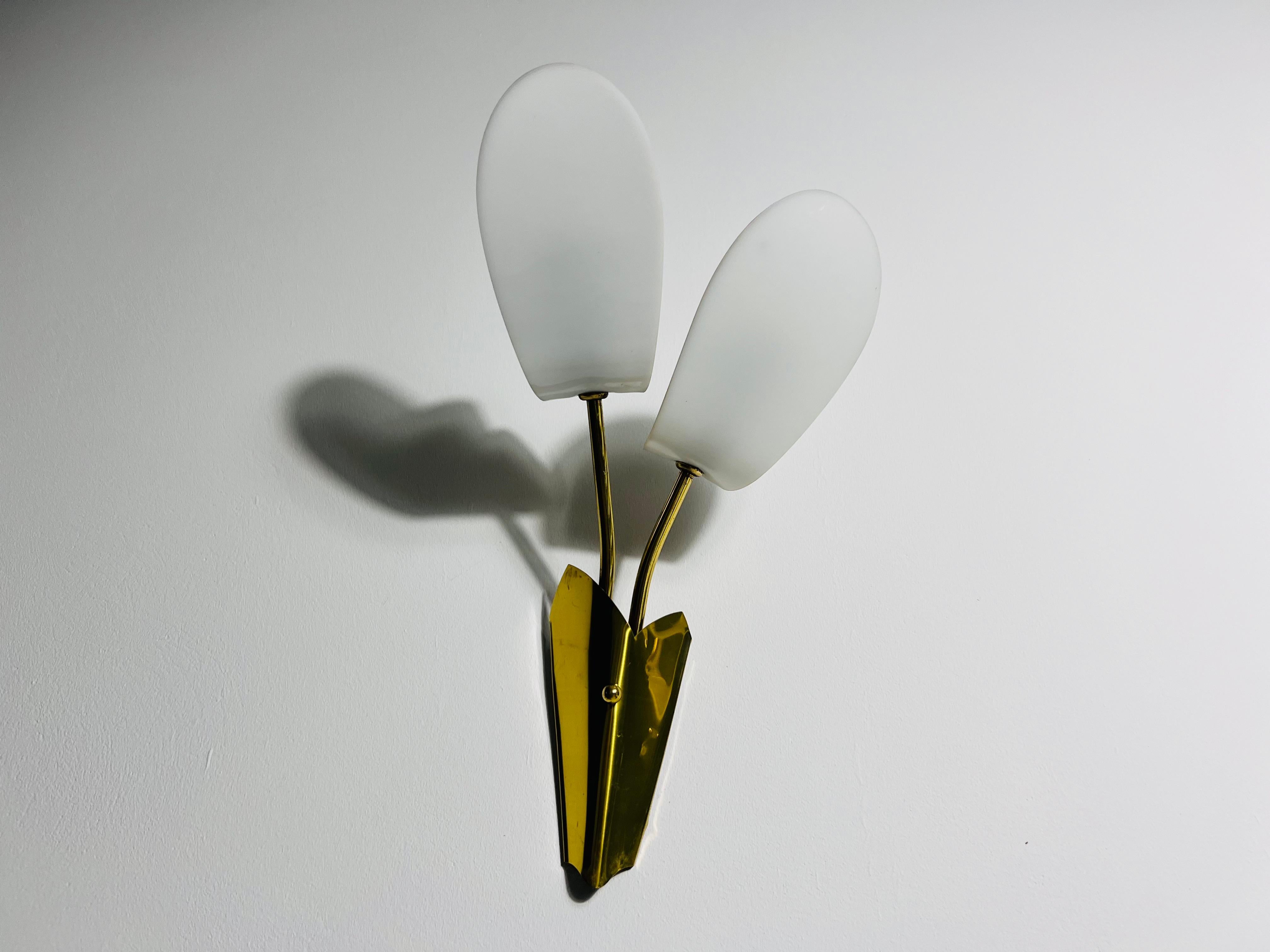 Pair of Mid-Century Brass and Plexi Glass Wall Lamps, Italy, 1960s For Sale 3