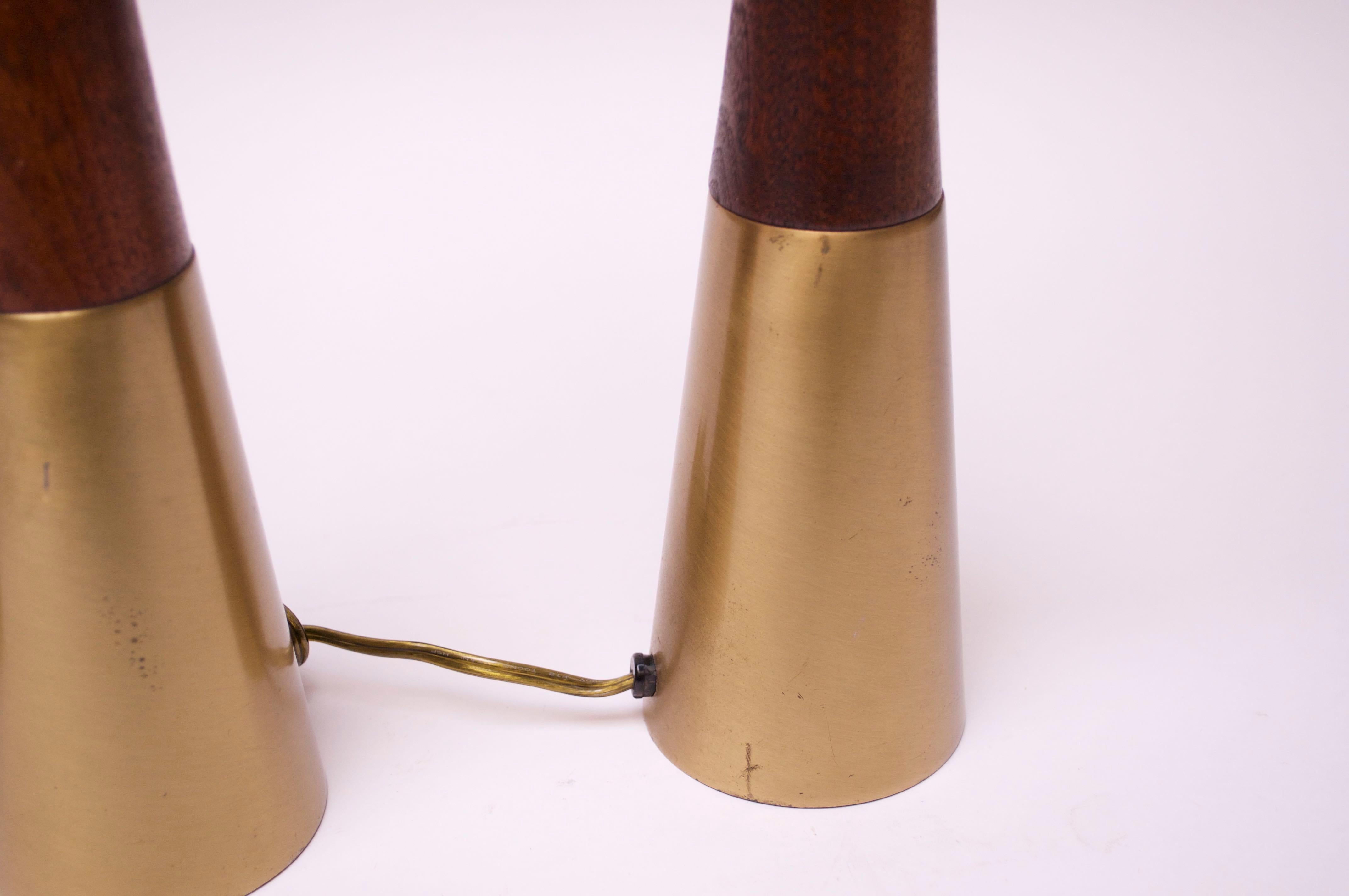Pair of Midcentury Brass and Walnut Table Lamps by Tony Paul for Westwood 8