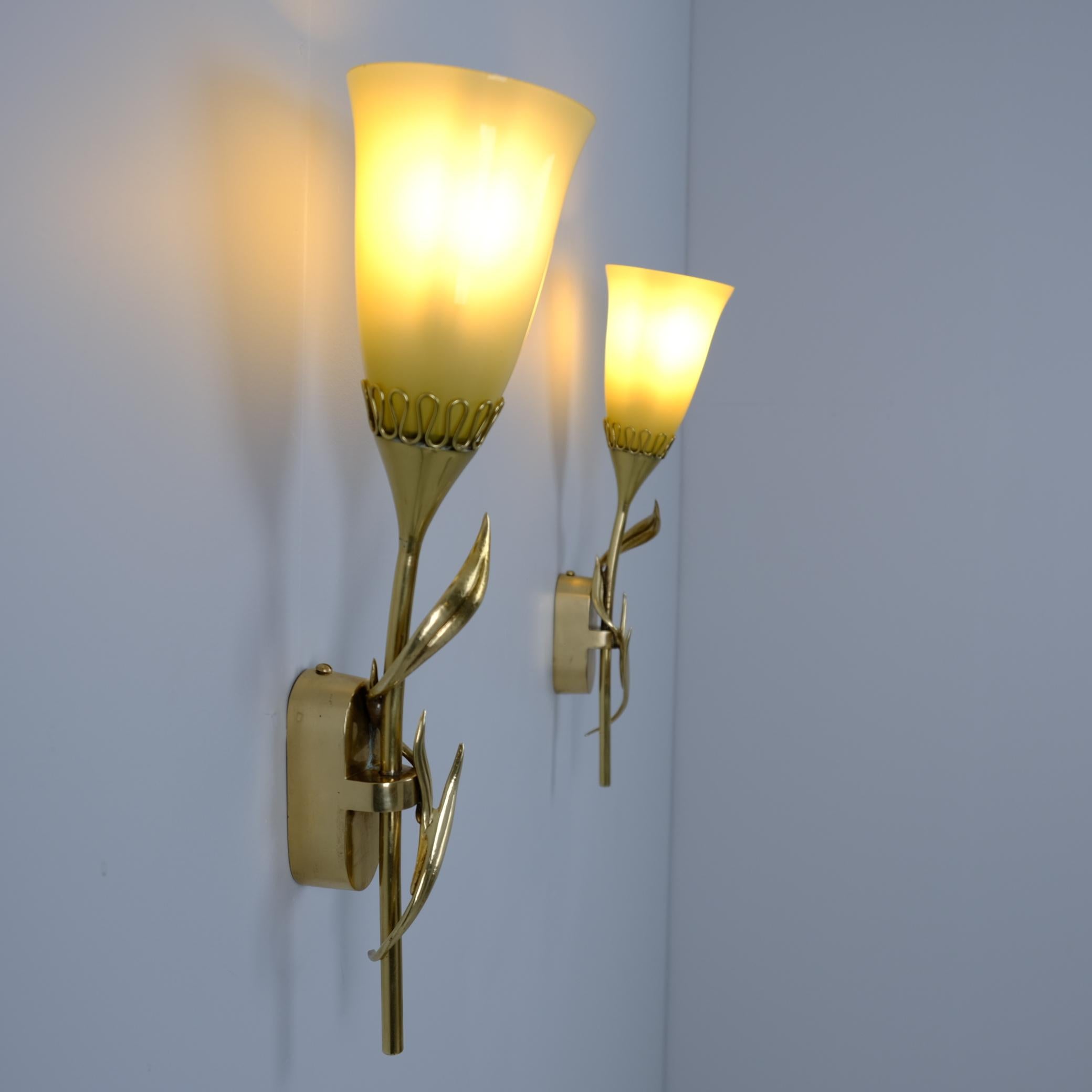 Coppia di lampade da parete floreali in ottone della metà del secolo 71020, Almari Mauri, Idman 1950 in vendita 3