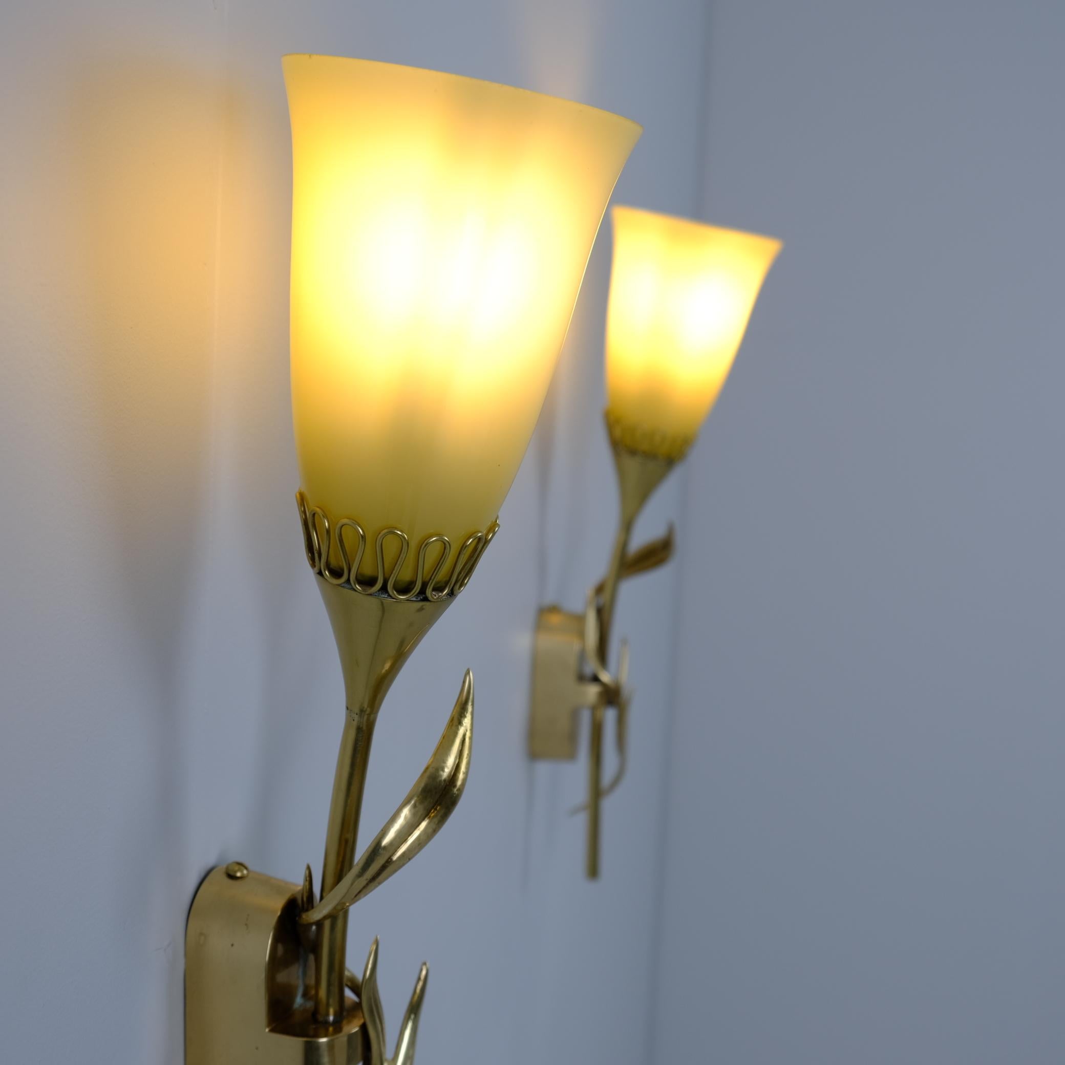 Coppia di lampade da parete floreali in ottone della metà del secolo 71020, Almari Mauri, Idman 1950 in vendita 4