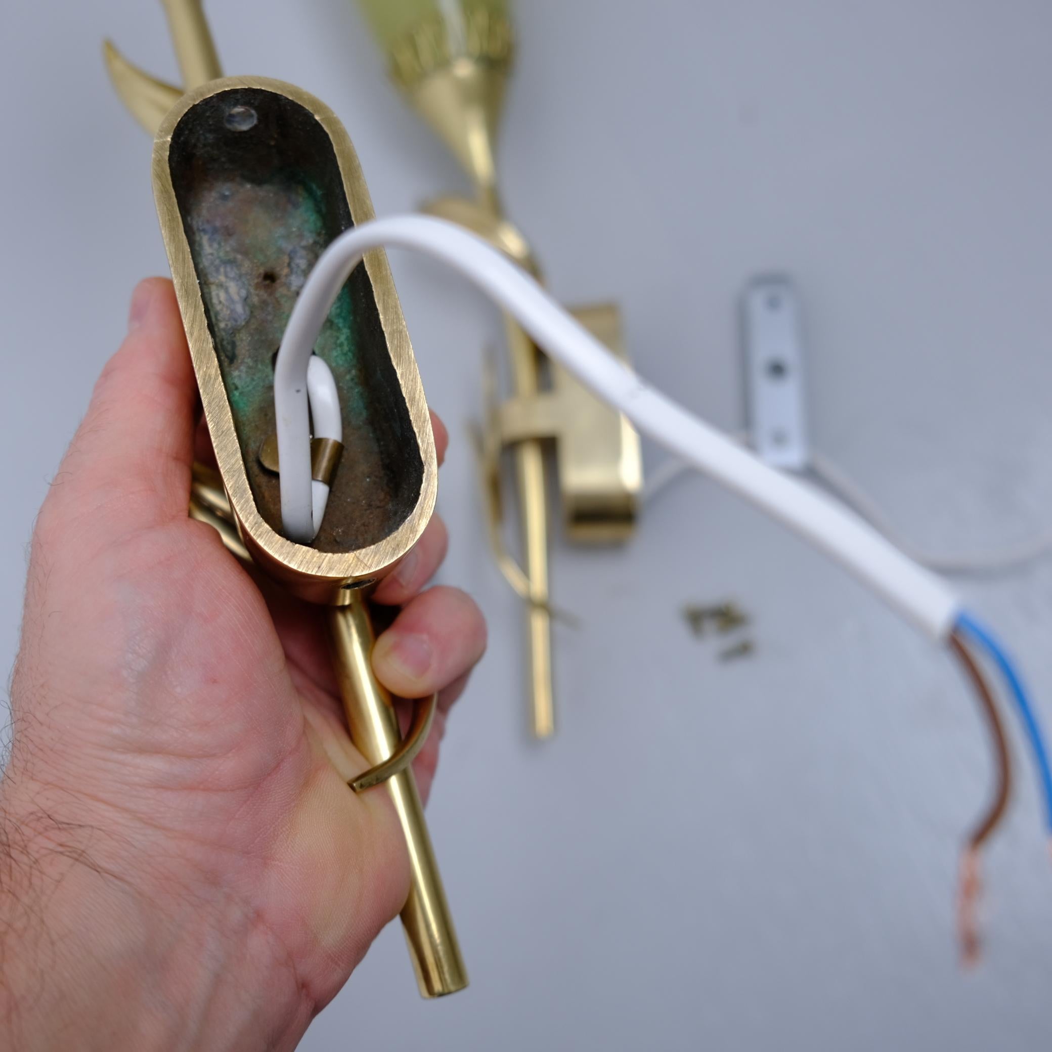 Coppia di lampade da parete floreali in ottone della metà del secolo 71020, Almari Mauri, Idman 1950 in vendita 8