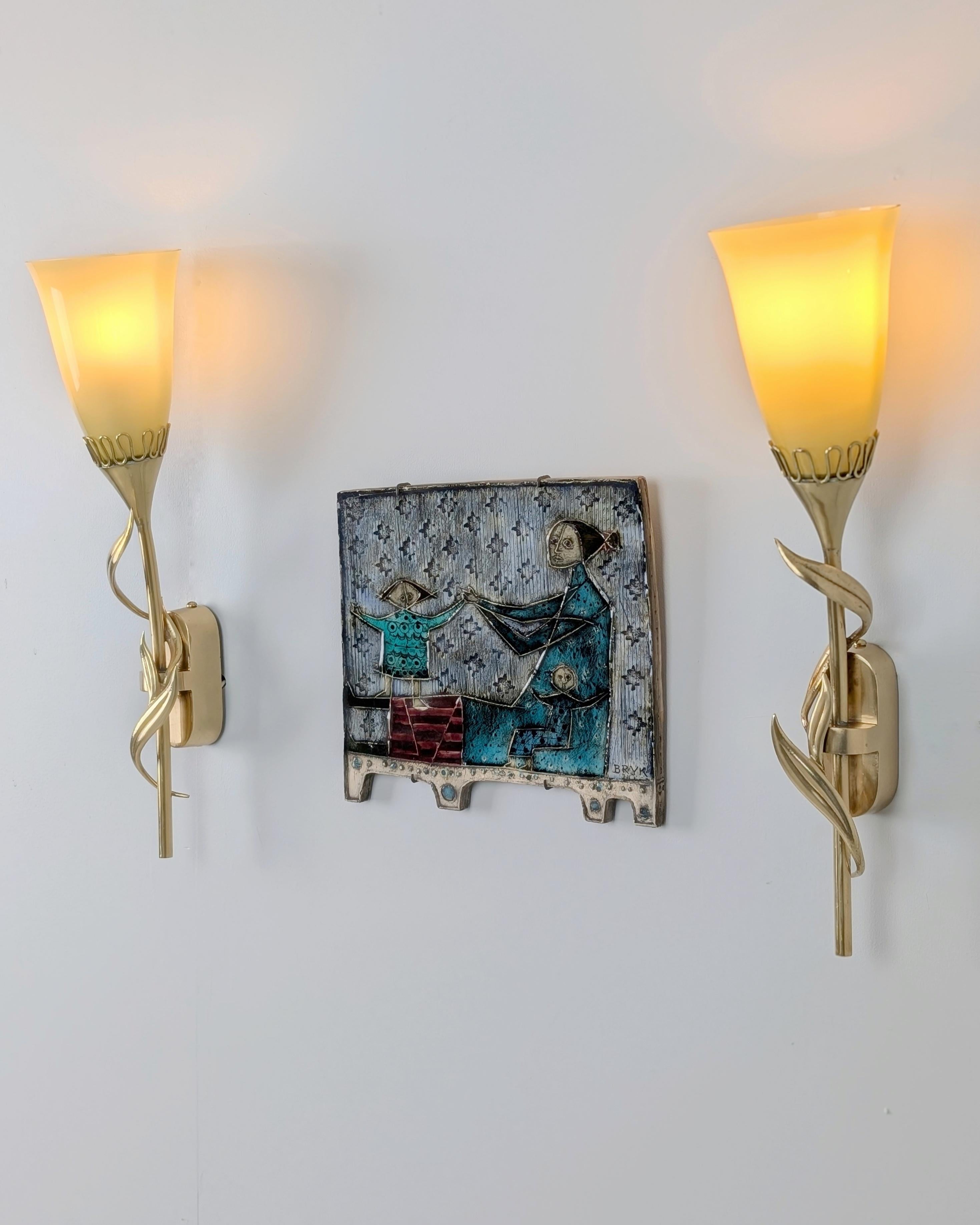 Scandinavo moderno Coppia di lampade da parete floreali in ottone della metà del secolo 71020, Almari Mauri, Idman 1950 in vendita