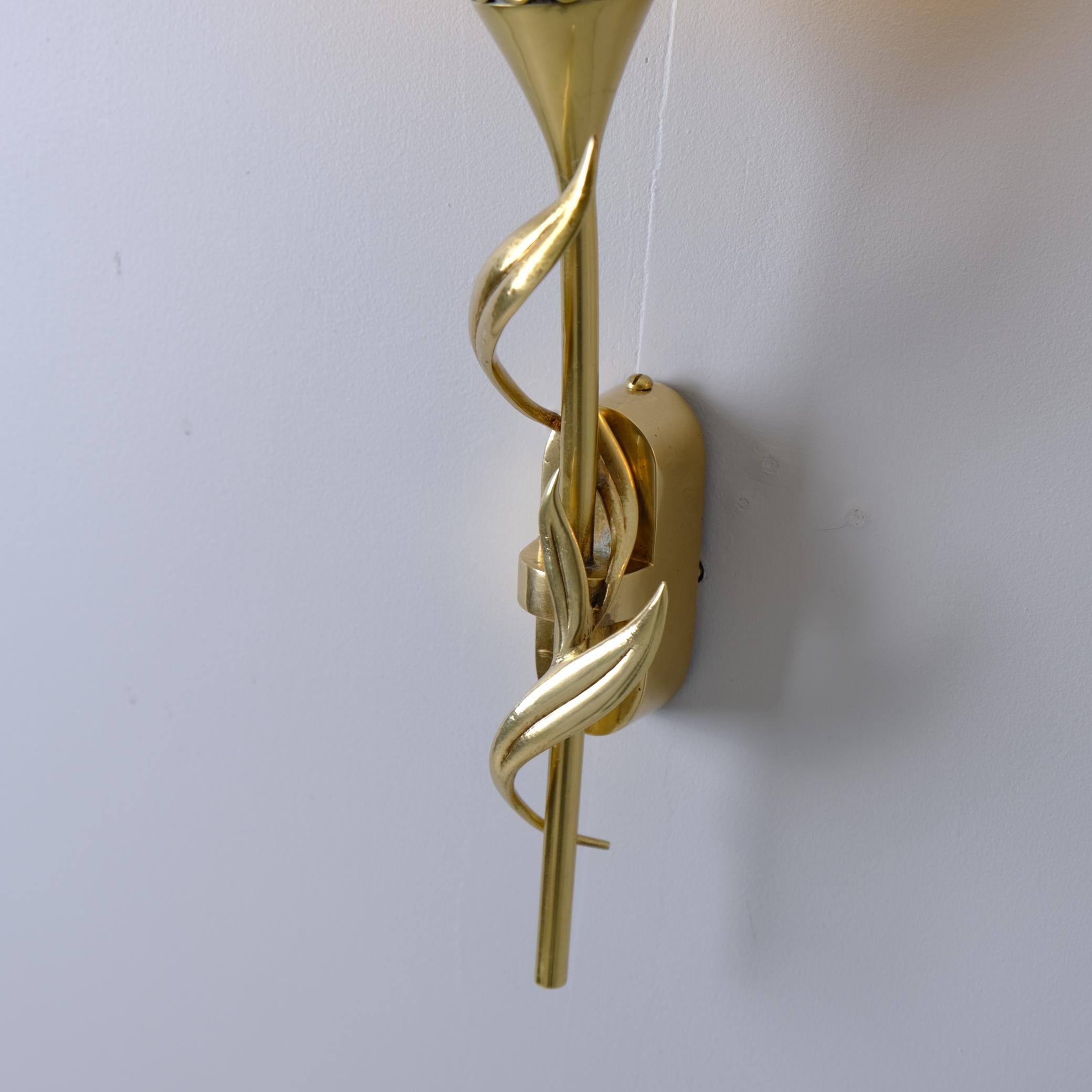 Coppia di lampade da parete floreali in ottone della metà del secolo 71020, Almari Mauri, Idman 1950 in vendita 2