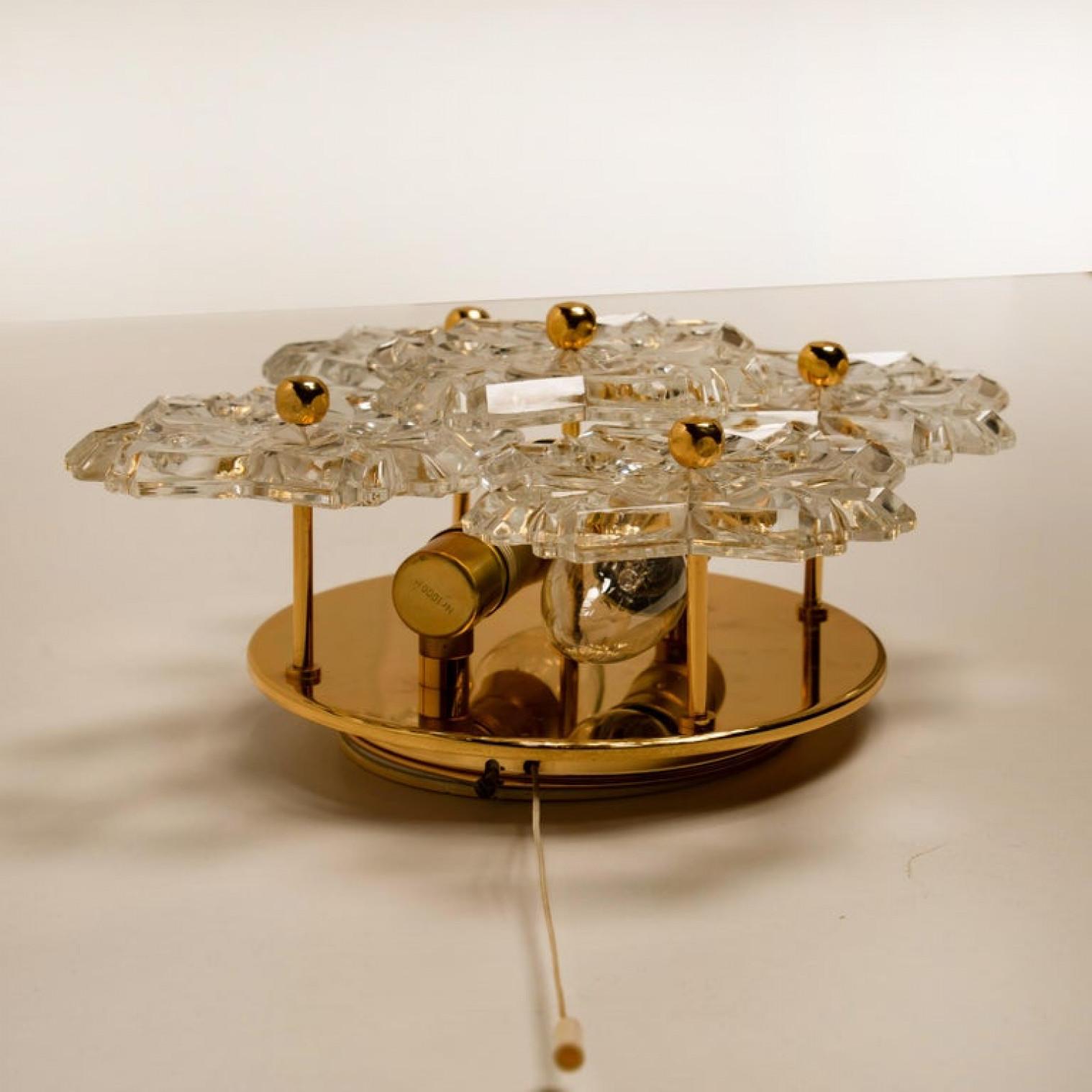 Pair of Mid Century Brass Floral Wall Lights by Hillebrand, 1970s In Good Condition For Sale In Rijssen, NL