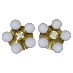 Coppia di lampade a incasso in ottone del Medioevo, anni '70