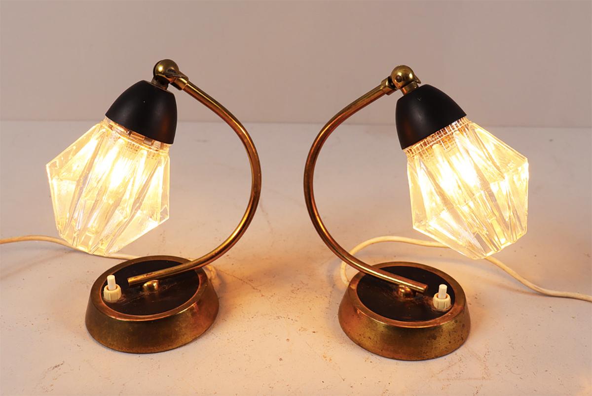 Pareja de lámparas de mesilla de noche de latón y cristal de mediados de siglo, Alemania, años 60 Metal en venta